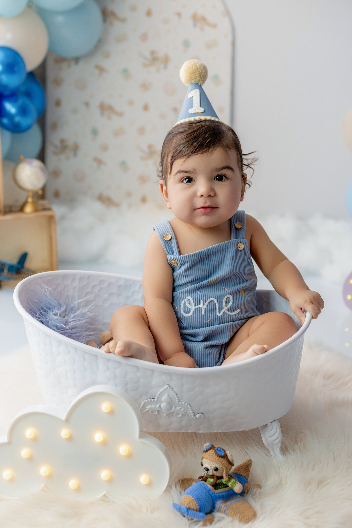 acompanhamento_smash_aviador_smash_the_cake_aviador_ensaio_bebe_aviador_fotografia_infantil_tema_aviacao_bebe_piloto_primeiro_aniversario_smash_estudio_fotografico_luz_estudio_bebe_feliz_criancas_felizes_expressao_espontanea_momentos_unicos_amor_familia_b