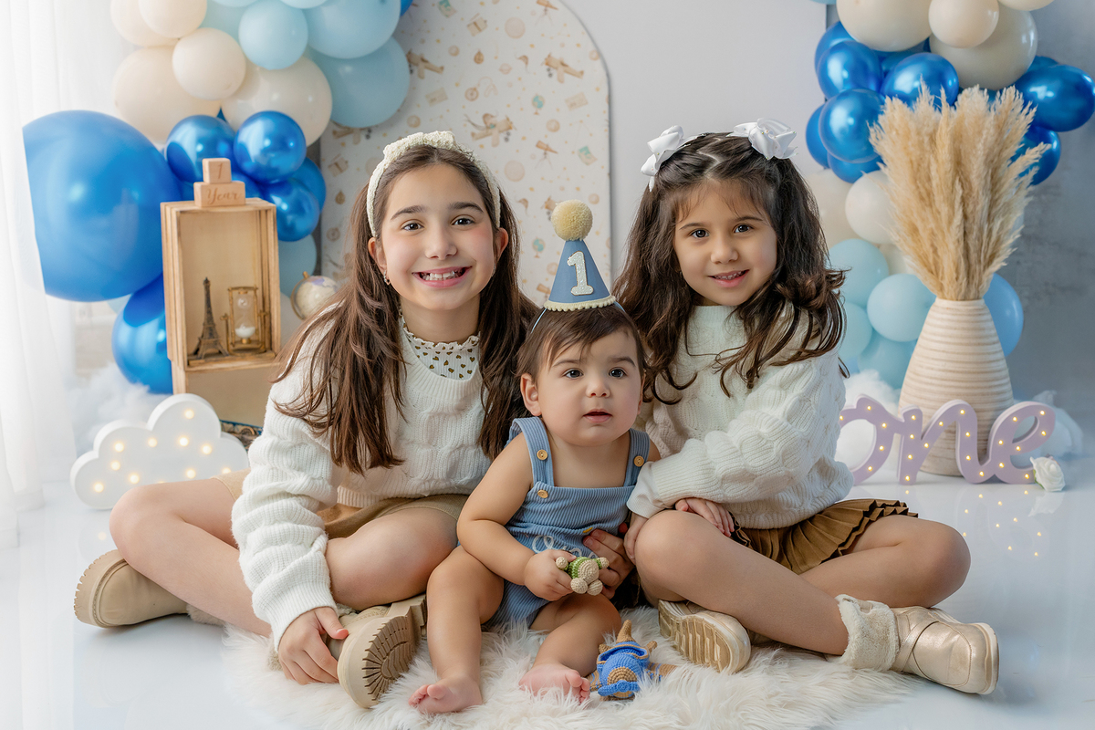 acompanhamento_smash_aviador_smash_the_cake_aviador_ensaio_bebe_aviador_fotografia_infantil_tema_aviacao_bebe_piloto_primeiro_aniversario_smash_estudio_fotografico_luz_estudio_bebe_feliz_criancas_felizes_expressao_espontanea_momentos_unicos_amor_familia_b