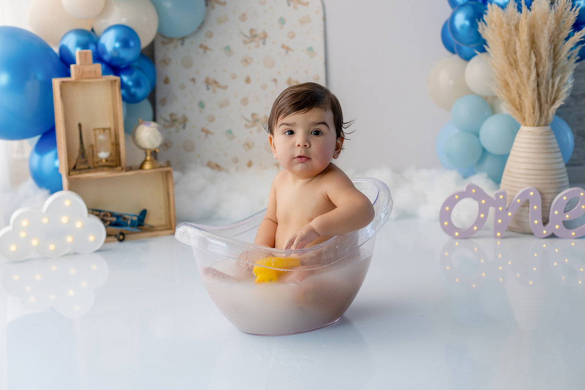 acompanhamento_smash_aviador_smash_the_cake_aviador_ensaio_bebe_aviador_fotografia_infantil_tema_aviacao_bebe_piloto_primeiro_aniversario_smash_estudio_fotografico_luz_estudio_bebe_feliz_criancas_felizes_expressao_espontanea_momentos_unicos_amor_familia_b