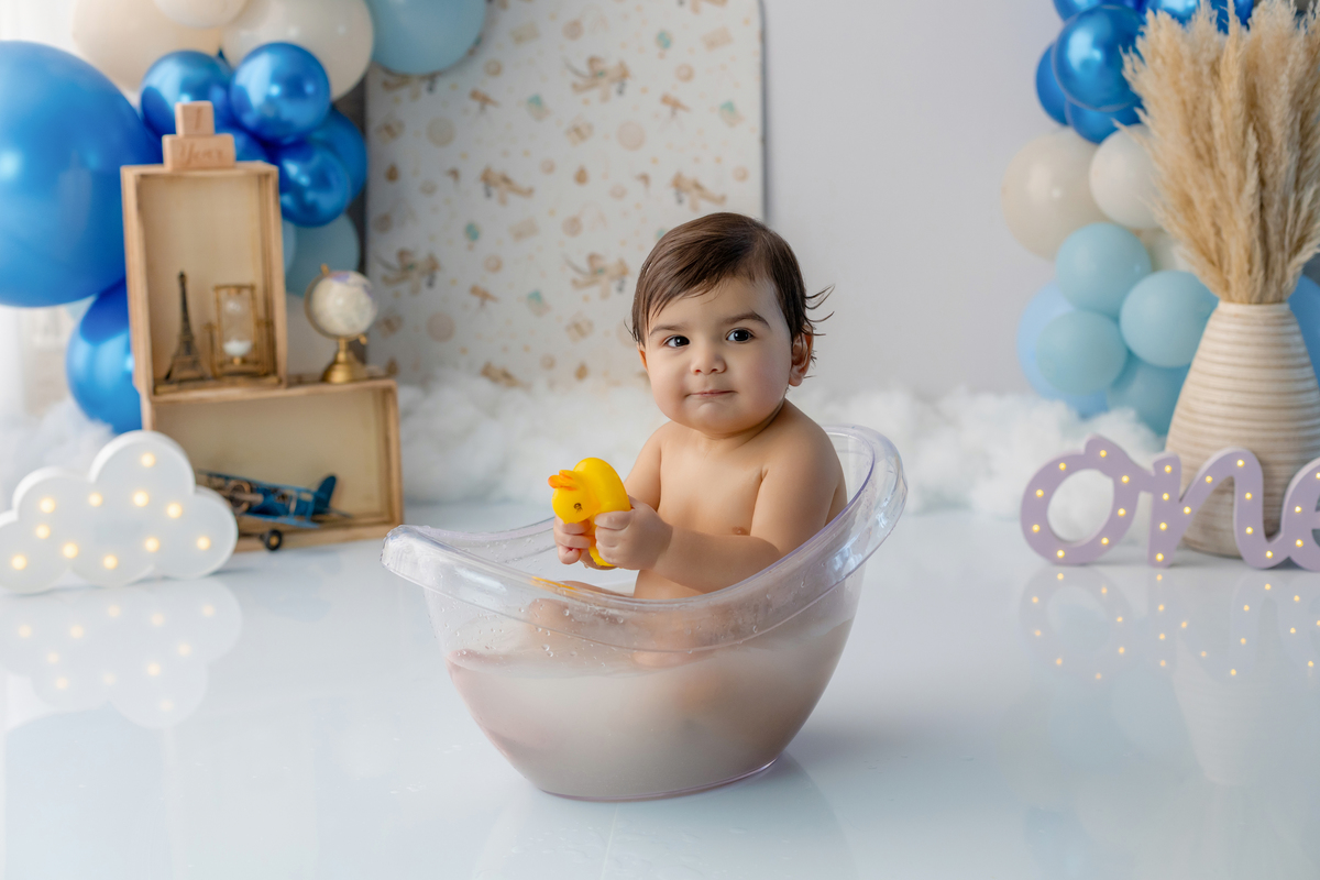 acompanhamento_smash_aviador_smash_the_cake_aviador_ensaio_bebe_aviador_fotografia_infantil_tema_aviacao_bebe_piloto_primeiro_aniversario_smash_estudio_fotografico_luz_estudio_bebe_feliz_criancas_felizes_expressao_espontanea_momentos_unicos_amor_familia_b