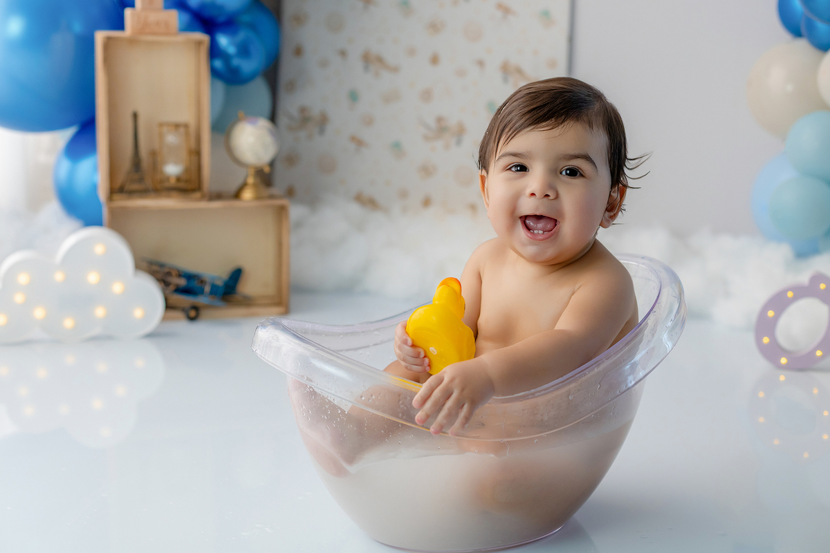 acompanhamento_smash_aviador_smash_the_cake_aviador_ensaio_bebe_aviador_fotografia_infantil_tema_aviacao_bebe_piloto_primeiro_aniversario_smash_estudio_fotografico_luz_estudio_bebe_feliz_criancas_felizes_expressao_espontanea_momentos_unicos_amor_familia_b