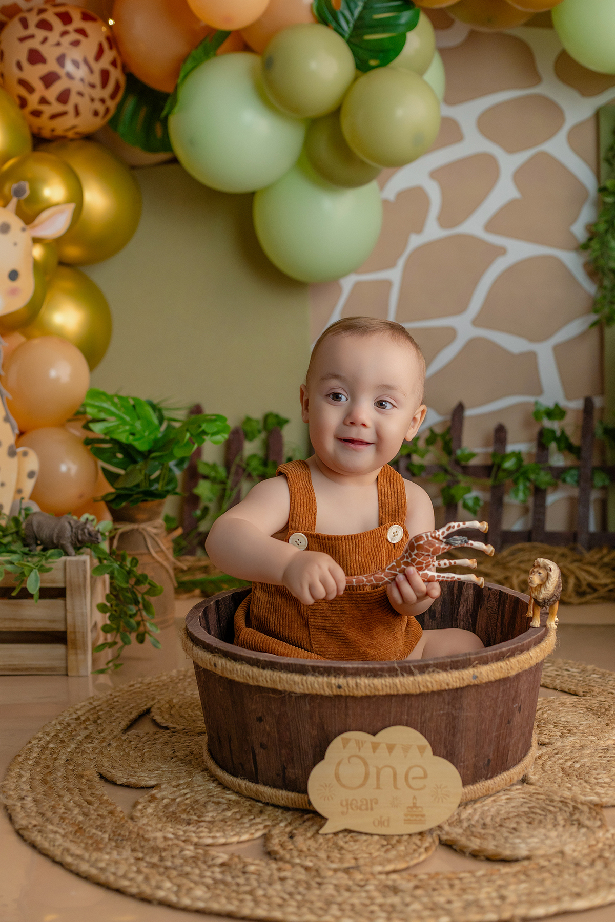 acompanhamento_smash_safari_smash_the_cake_safari_ensaio_bebe_safari_fotografia_infantil_tema_safari_bebe_animais_selva_primeiro_aniversario_smash_estudio_fotografico_luz_estudio_bebe_feliz_criancas_felizes_expressao_espontanea_momentos_unicos_amor_famili