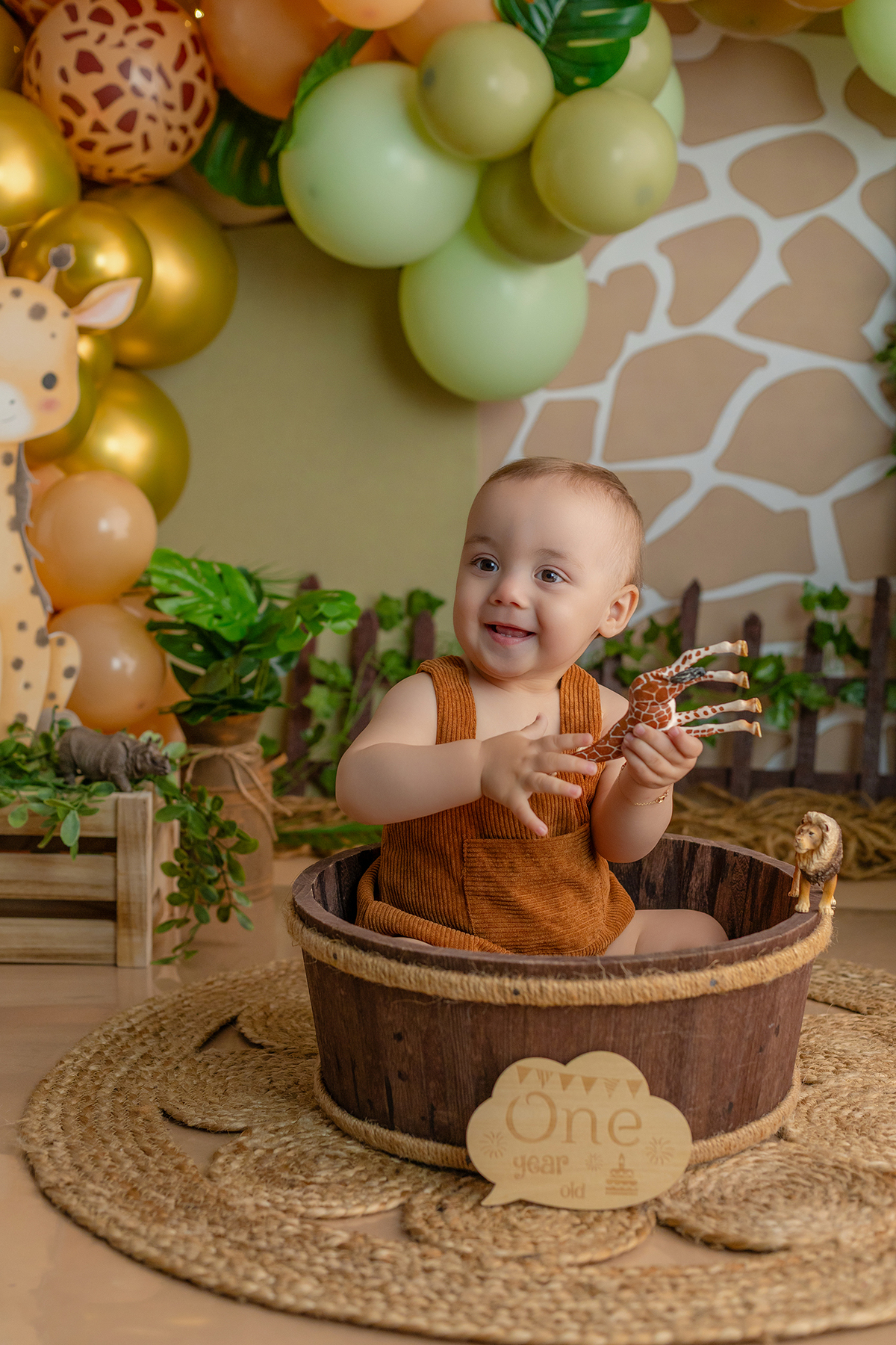 acompanhamento_smash_safari_smash_the_cake_safari_ensaio_bebe_safari_fotografia_infantil_tema_safari_bebe_animais_selva_primeiro_aniversario_smash_estudio_fotografico_luz_estudio_bebe_feliz_criancas_felizes_expressao_espontanea_momentos_unicos_amor_famili