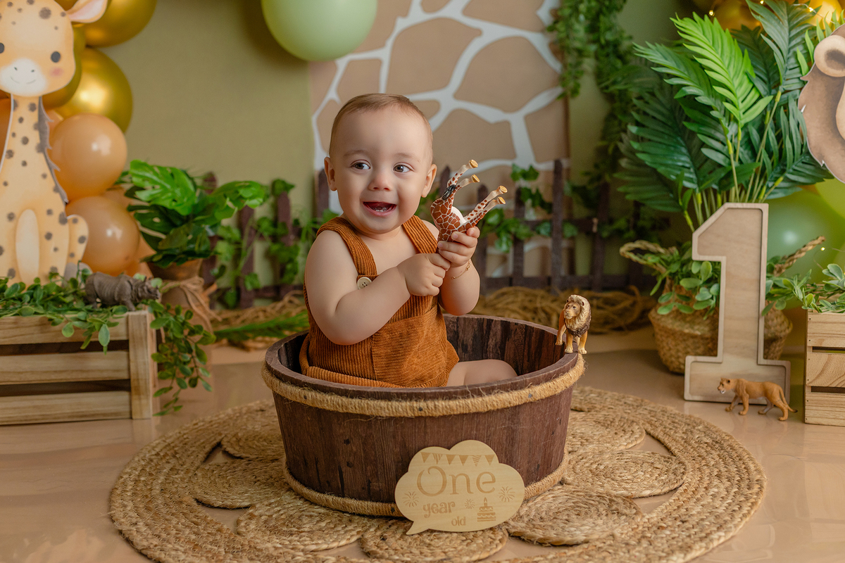 acompanhamento_smash_safari_smash_the_cake_safari_ensaio_bebe_safari_fotografia_infantil_tema_safari_bebe_animais_selva_primeiro_aniversario_smash_estudio_fotografico_luz_estudio_bebe_feliz_criancas_felizes_expressao_espontanea_momentos_unicos_amor_famili