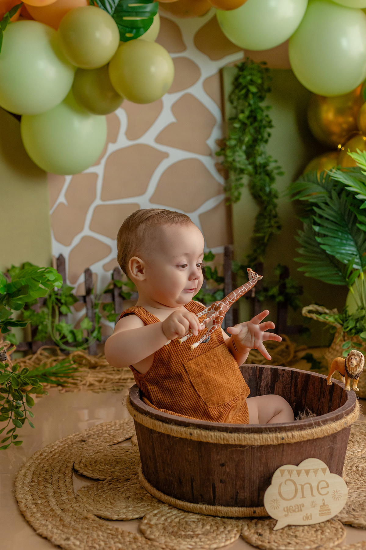 acompanhamento_smash_safari_smash_the_cake_safari_ensaio_bebe_safari_fotografia_infantil_tema_safari_bebe_animais_selva_primeiro_aniversario_smash_estudio_fotografico_luz_estudio_bebe_feliz_criancas_felizes_expressao_espontanea_momentos_unicos_amor_famili