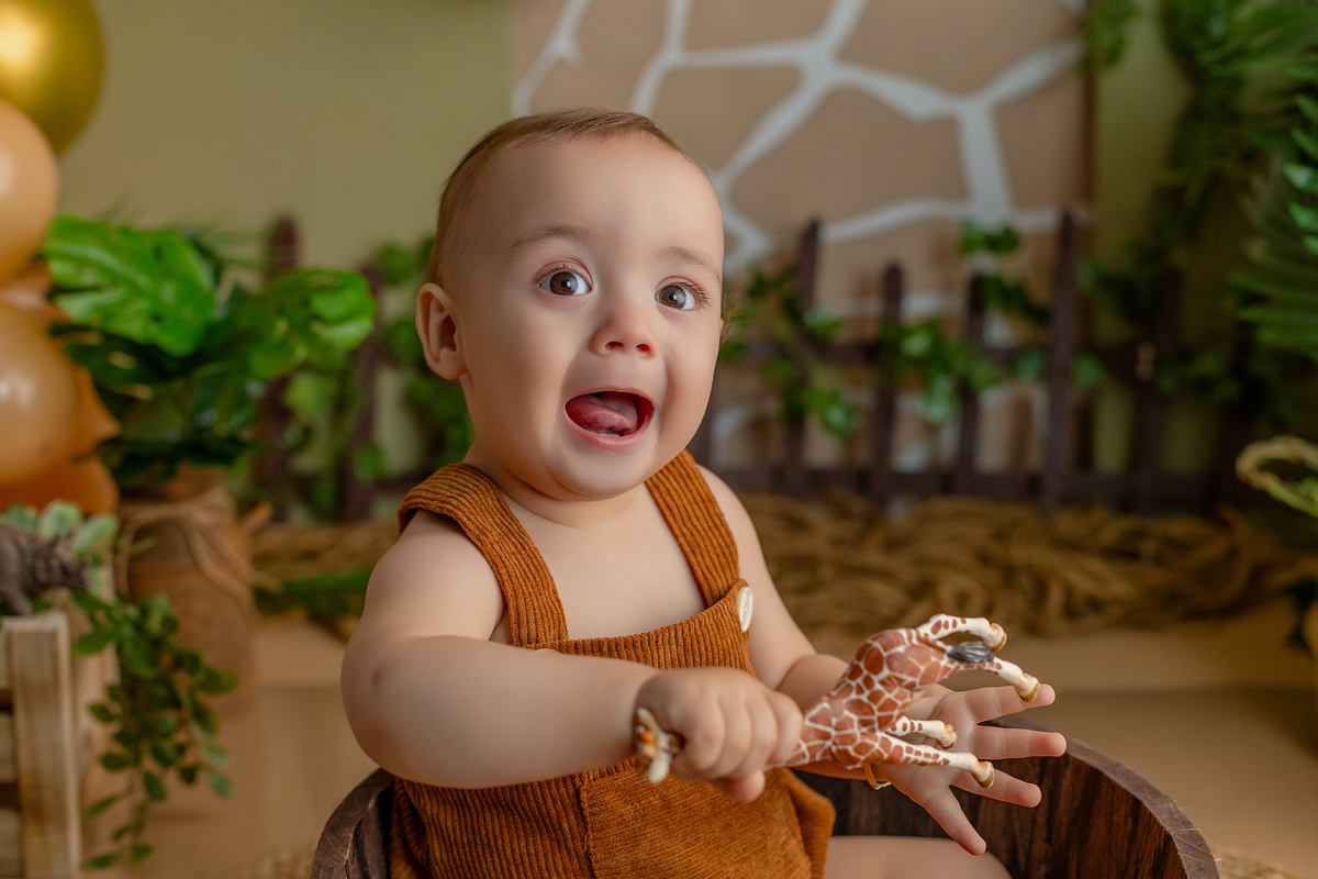acompanhamento_smash_safari_smash_the_cake_safari_ensaio_bebe_safari_fotografia_infantil_tema_safari_bebe_animais_selva_primeiro_aniversario_smash_estudio_fotografico_luz_estudio_bebe_feliz_criancas_felizes_expressao_espontanea_momentos_unicos_amor_famili