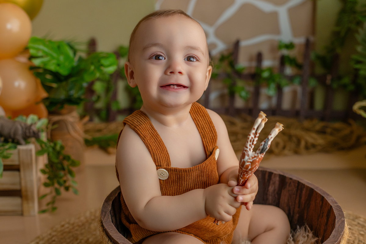 acompanhamento_smash_safari_smash_the_cake_safari_ensaio_bebe_safari_fotografia_infantil_tema_safari_bebe_animais_selva_primeiro_aniversario_smash_estudio_fotografico_luz_estudio_bebe_feliz_criancas_felizes_expressao_espontanea_momentos_unicos_amor_famili