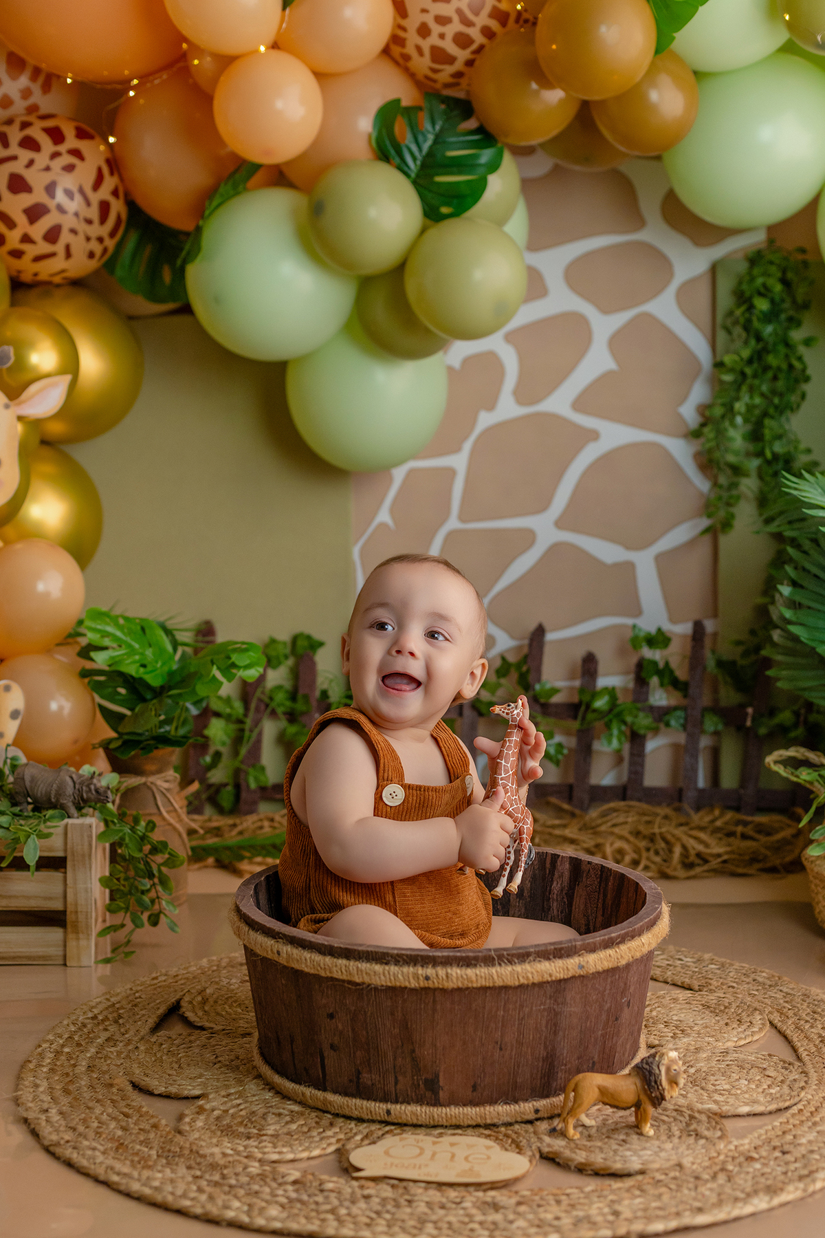 acompanhamento_smash_safari_smash_the_cake_safari_ensaio_bebe_safari_fotografia_infantil_tema_safari_bebe_animais_selva_primeiro_aniversario_smash_estudio_fotografico_luz_estudio_bebe_feliz_criancas_felizes_expressao_espontanea_momentos_unicos_amor_famili