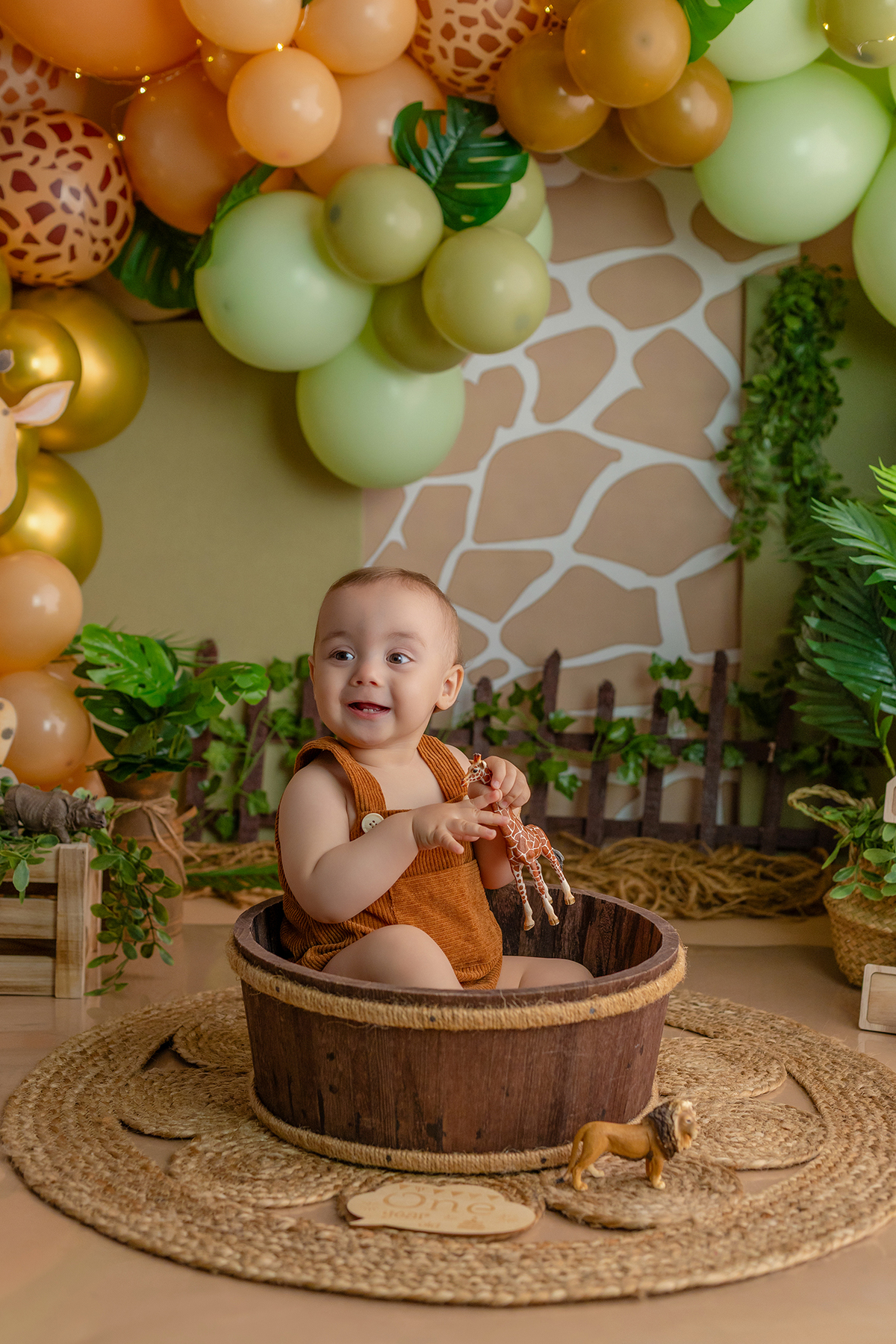 acompanhamento_smash_safari_smash_the_cake_safari_ensaio_bebe_safari_fotografia_infantil_tema_safari_bebe_animais_selva_primeiro_aniversario_smash_estudio_fotografico_luz_estudio_bebe_feliz_criancas_felizes_expressao_espontanea_momentos_unicos_amor_famili