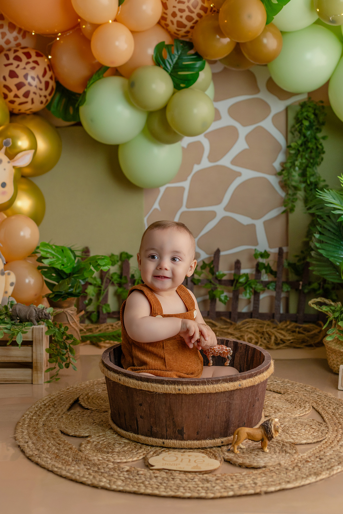 acompanhamento_smash_safari_smash_the_cake_safari_ensaio_bebe_safari_fotografia_infantil_tema_safari_bebe_animais_selva_primeiro_aniversario_smash_estudio_fotografico_luz_estudio_bebe_feliz_criancas_felizes_expressao_espontanea_momentos_unicos_amor_famili