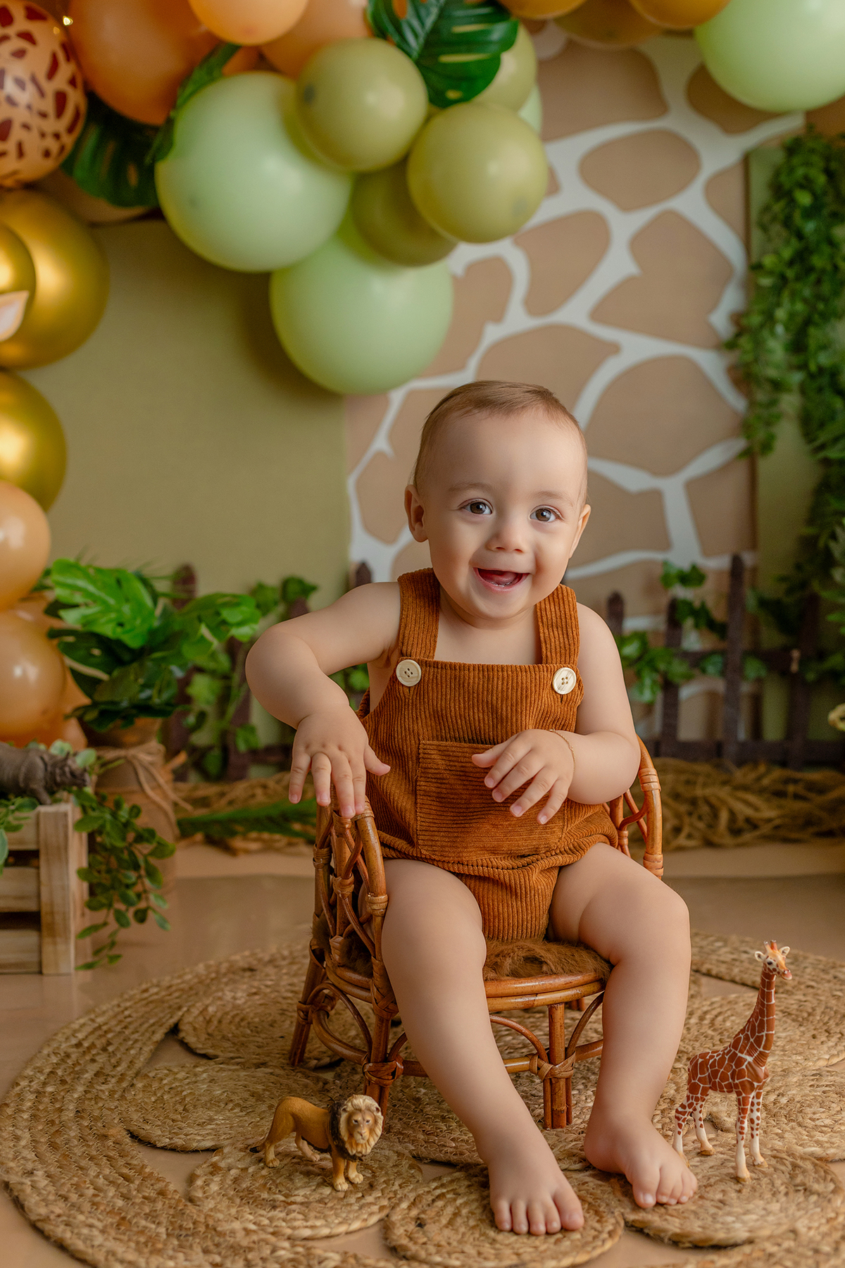 acompanhamento_smash_safari_smash_the_cake_safari_ensaio_bebe_safari_fotografia_infantil_tema_safari_bebe_animais_selva_primeiro_aniversario_smash_estudio_fotografico_luz_estudio_bebe_feliz_criancas_felizes_expressao_espontanea_momentos_unicos_amor_famili