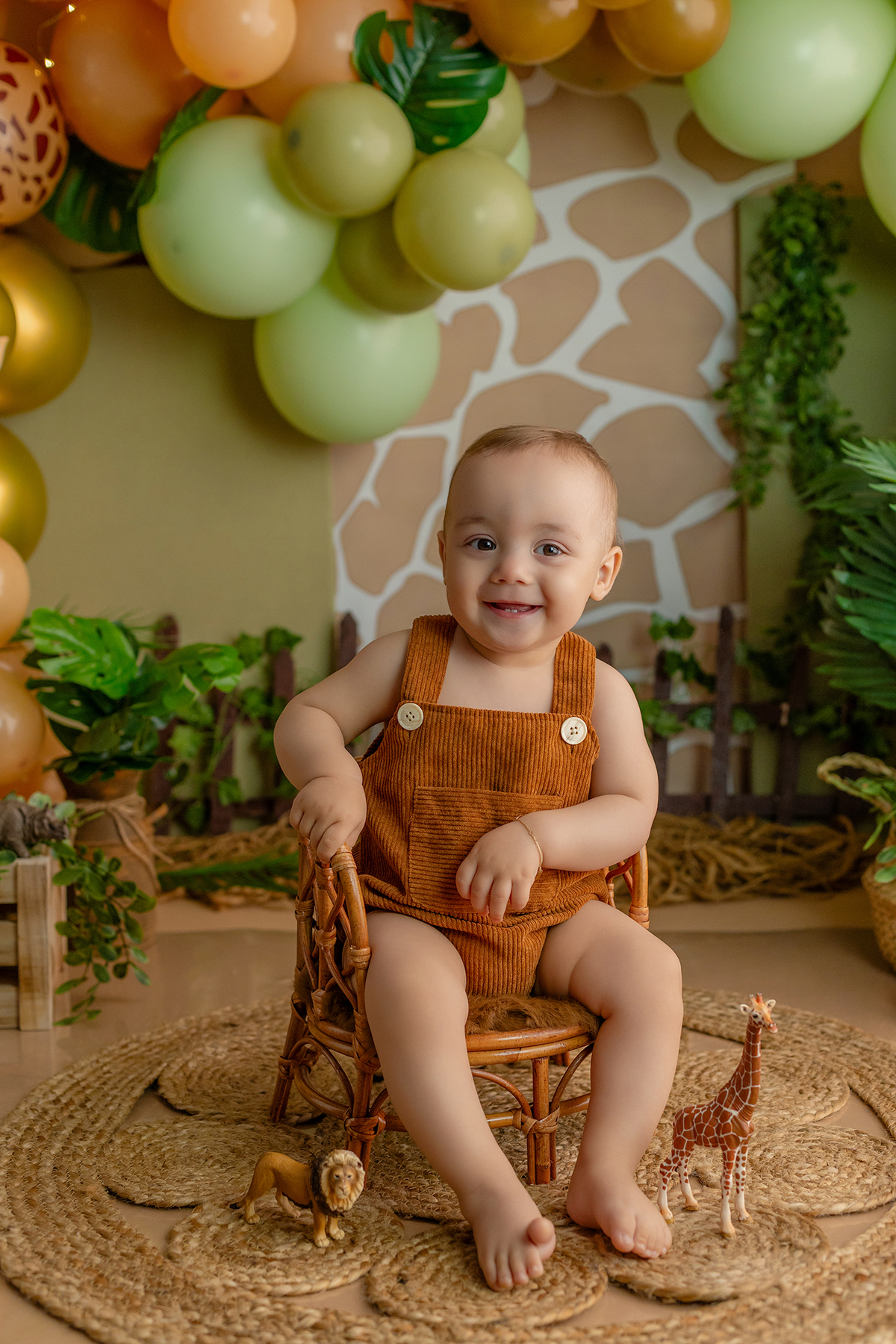 acompanhamento_smash_safari_smash_the_cake_safari_ensaio_bebe_safari_fotografia_infantil_tema_safari_bebe_animais_selva_primeiro_aniversario_smash_estudio_fotografico_luz_estudio_bebe_feliz_criancas_felizes_expressao_espontanea_momentos_unicos_amor_famili