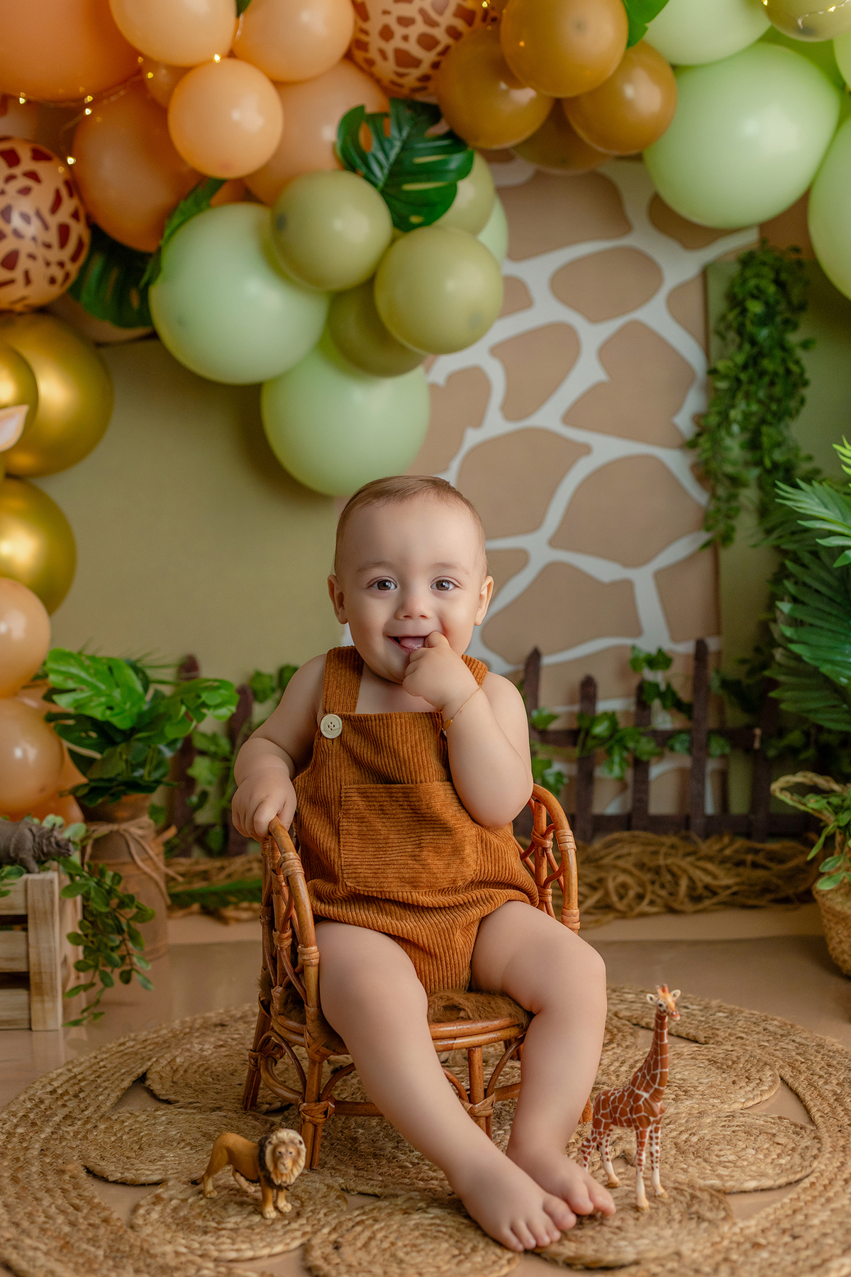 acompanhamento_smash_safari_smash_the_cake_safari_ensaio_bebe_safari_fotografia_infantil_tema_safari_bebe_animais_selva_primeiro_aniversario_smash_estudio_fotografico_luz_estudio_bebe_feliz_criancas_felizes_expressao_espontanea_momentos_unicos_amor_famili