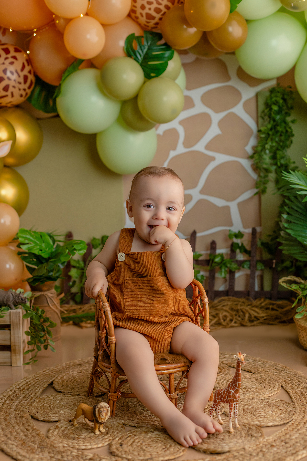 acompanhamento_smash_safari_smash_the_cake_safari_ensaio_bebe_safari_fotografia_infantil_tema_safari_bebe_animais_selva_primeiro_aniversario_smash_estudio_fotografico_luz_estudio_bebe_feliz_criancas_felizes_expressao_espontanea_momentos_unicos_amor_famili