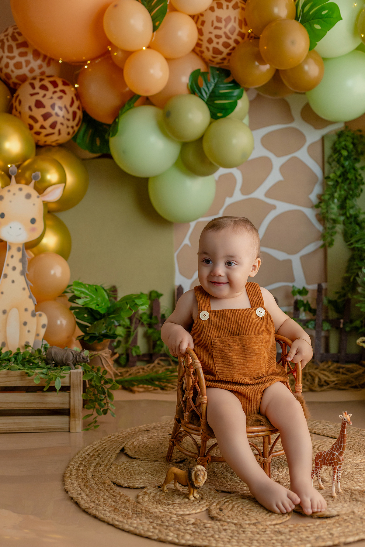 acompanhamento_smash_safari_smash_the_cake_safari_ensaio_bebe_safari_fotografia_infantil_tema_safari_bebe_animais_selva_primeiro_aniversario_smash_estudio_fotografico_luz_estudio_bebe_feliz_criancas_felizes_expressao_espontanea_momentos_unicos_amor_famili