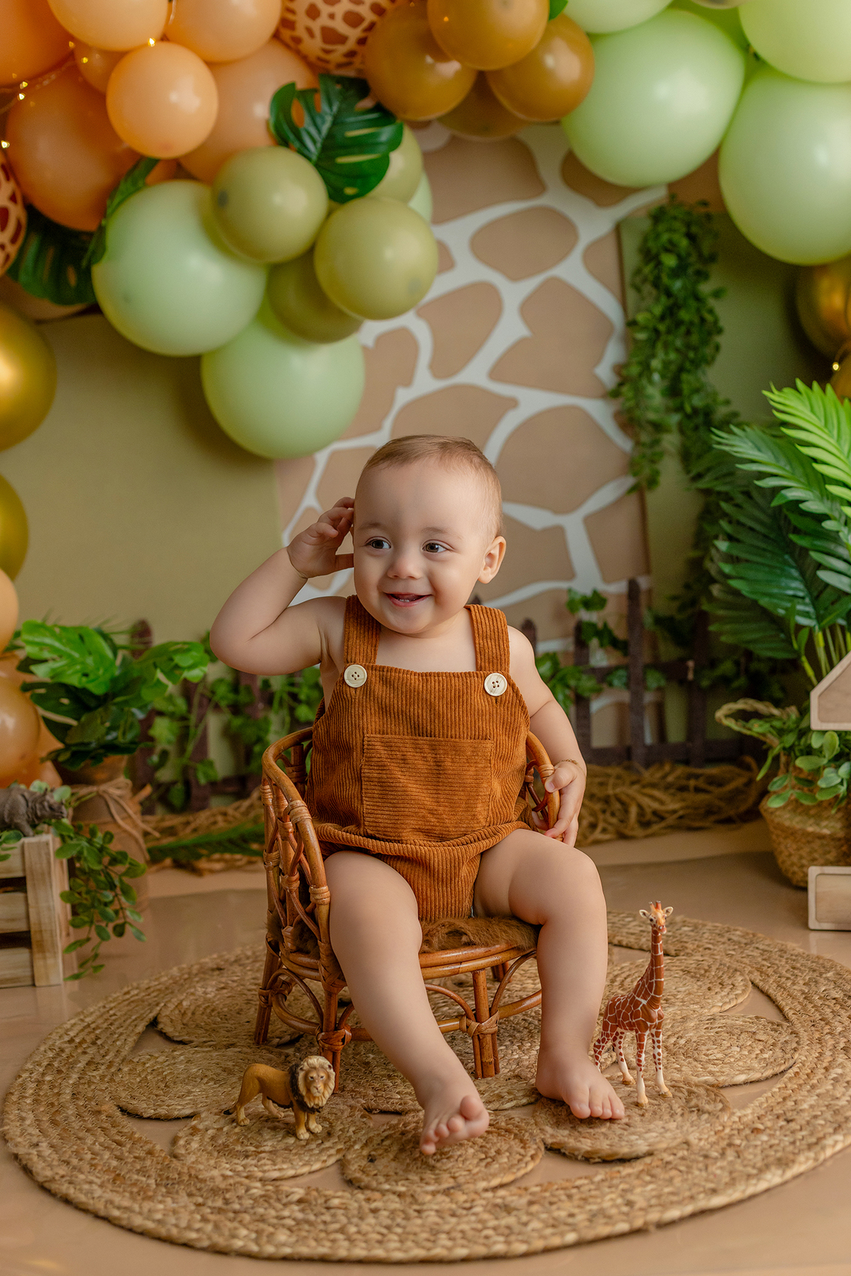 acompanhamento_smash_safari_smash_the_cake_safari_ensaio_bebe_safari_fotografia_infantil_tema_safari_bebe_animais_selva_primeiro_aniversario_smash_estudio_fotografico_luz_estudio_bebe_feliz_criancas_felizes_expressao_espontanea_momentos_unicos_amor_famili