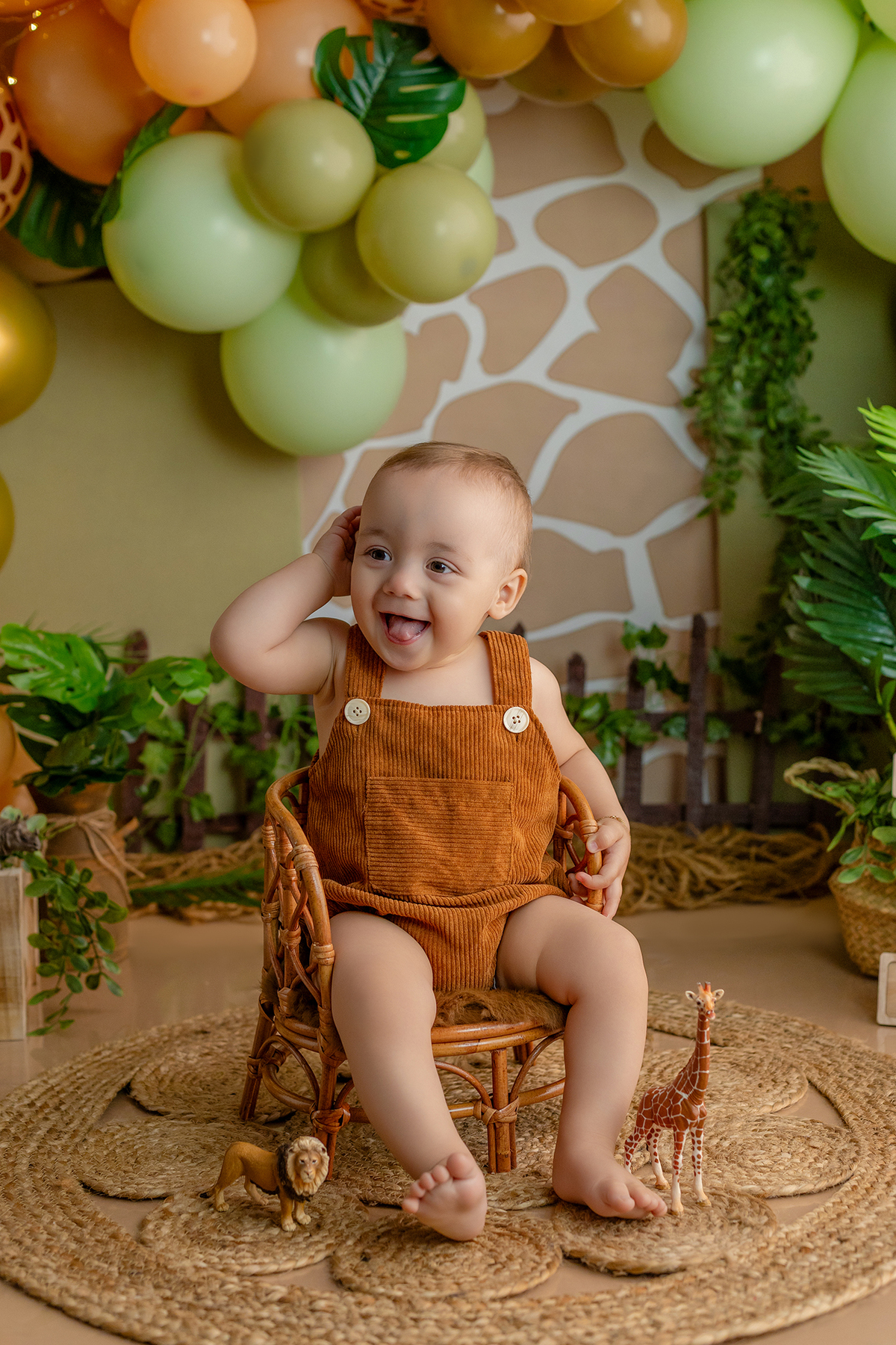 acompanhamento_smash_safari_smash_the_cake_safari_ensaio_bebe_safari_fotografia_infantil_tema_safari_bebe_animais_selva_primeiro_aniversario_smash_estudio_fotografico_luz_estudio_bebe_feliz_criancas_felizes_expressao_espontanea_momentos_unicos_amor_famili