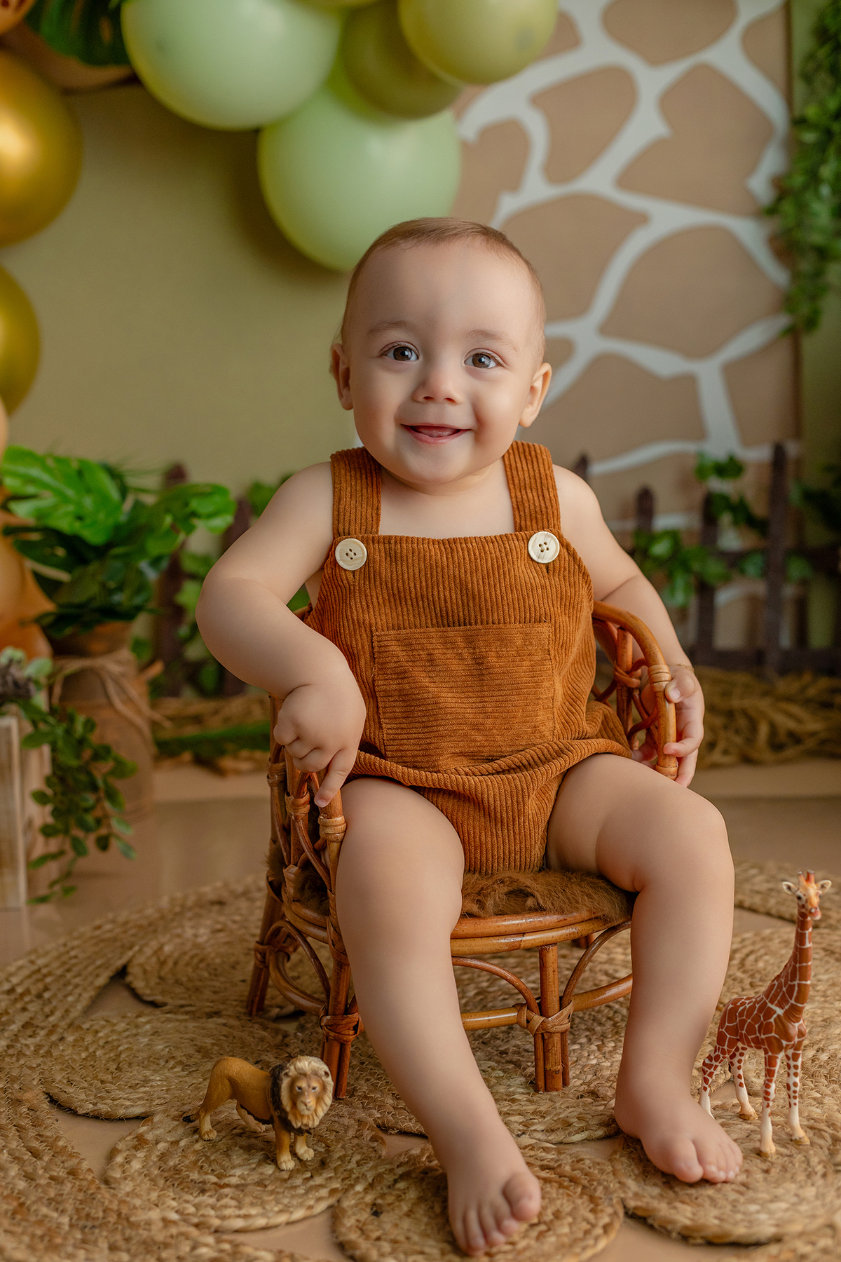 acompanhamento_smash_safari_smash_the_cake_safari_ensaio_bebe_safari_fotografia_infantil_tema_safari_bebe_animais_selva_primeiro_aniversario_smash_estudio_fotografico_luz_estudio_bebe_feliz_criancas_felizes_expressao_espontanea_momentos_unicos_amor_famili