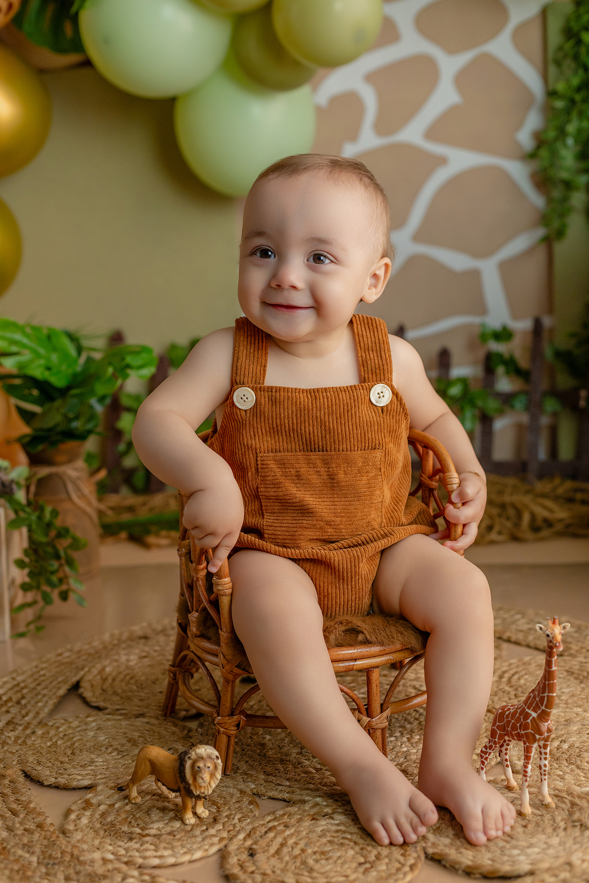 acompanhamento_smash_safari_smash_the_cake_safari_ensaio_bebe_safari_fotografia_infantil_tema_safari_bebe_animais_selva_primeiro_aniversario_smash_estudio_fotografico_luz_estudio_bebe_feliz_criancas_felizes_expressao_espontanea_momentos_unicos_amor_famili