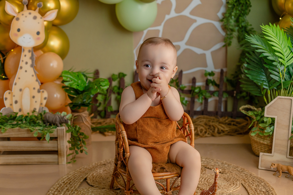 acompanhamento_smash_safari_smash_the_cake_safari_ensaio_bebe_safari_fotografia_infantil_tema_safari_bebe_animais_selva_primeiro_aniversario_smash_estudio_fotografico_luz_estudio_bebe_feliz_criancas_felizes_expressao_espontanea_momentos_unicos_amor_famili