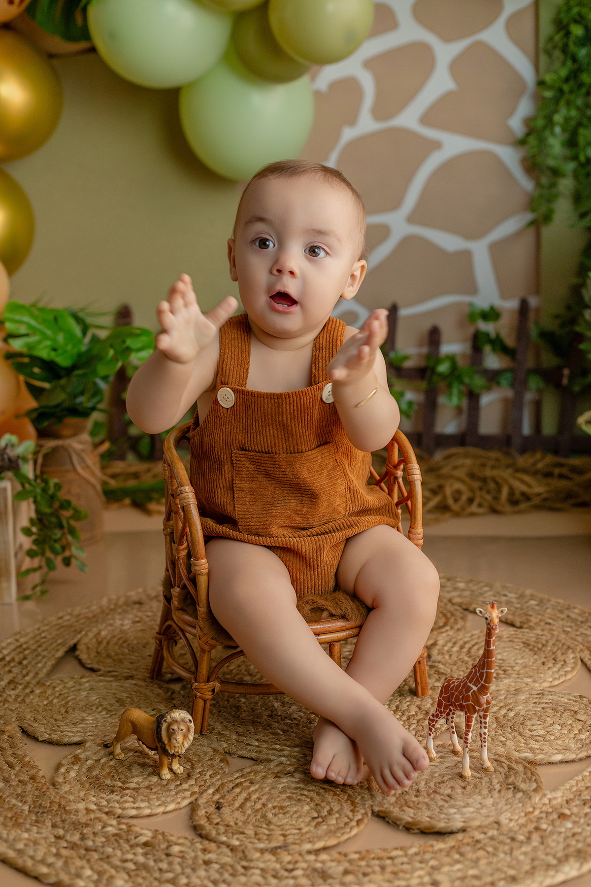 acompanhamento_smash_safari_smash_the_cake_safari_ensaio_bebe_safari_fotografia_infantil_tema_safari_bebe_animais_selva_primeiro_aniversario_smash_estudio_fotografico_luz_estudio_bebe_feliz_criancas_felizes_expressao_espontanea_momentos_unicos_amor_famili