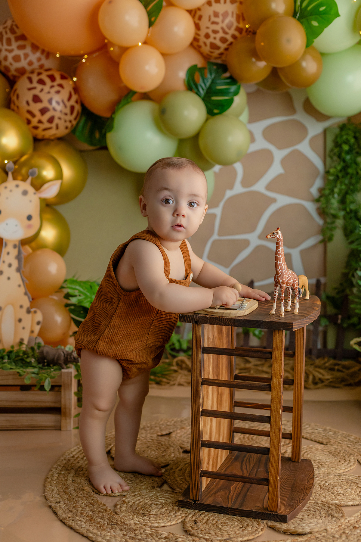 acompanhamento_smash_safari_smash_the_cake_safari_ensaio_bebe_safari_fotografia_infantil_tema_safari_bebe_animais_selva_primeiro_aniversario_smash_estudio_fotografico_luz_estudio_bebe_feliz_criancas_felizes_expressao_espontanea_momentos_unicos_amor_famili