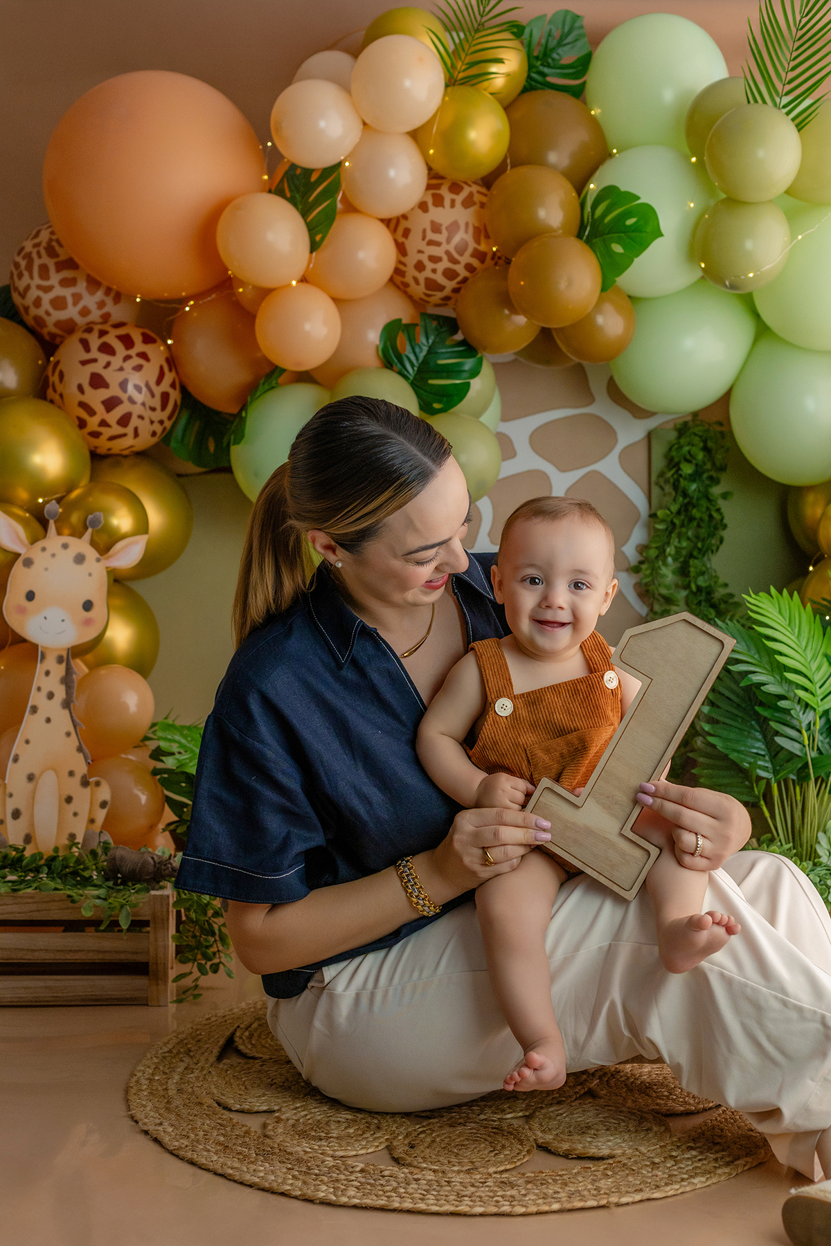 acompanhamento_smash_safari_smash_the_cake_safari_ensaio_bebe_safari_fotografia_infantil_tema_safari_bebe_animais_selva_primeiro_aniversario_smash_estudio_fotografico_luz_estudio_bebe_feliz_criancas_felizes_expressao_espontanea_momentos_unicos_amor_famili