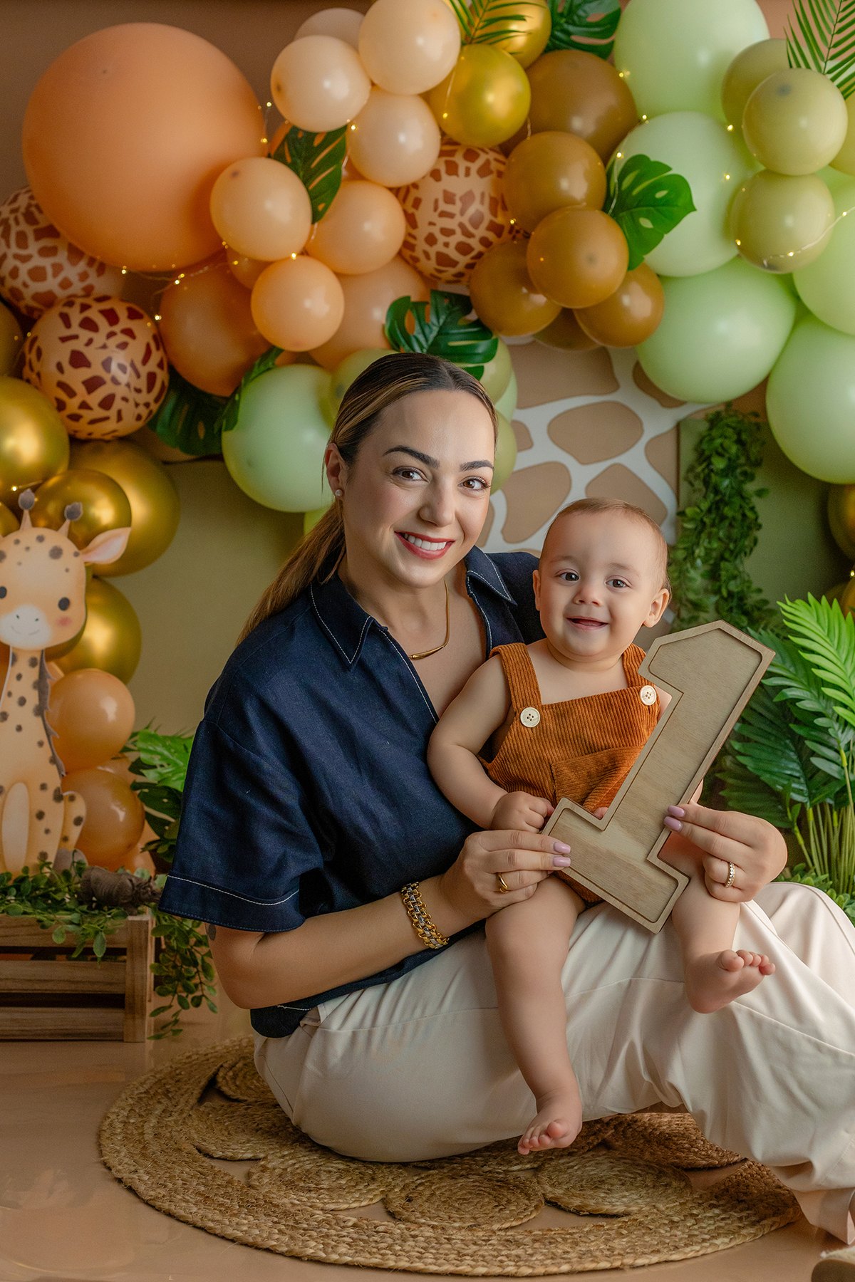acompanhamento_smash_safari_smash_the_cake_safari_ensaio_bebe_safari_fotografia_infantil_tema_safari_bebe_animais_selva_primeiro_aniversario_smash_estudio_fotografico_luz_estudio_bebe_feliz_criancas_felizes_expressao_espontanea_momentos_unicos_amor_famili