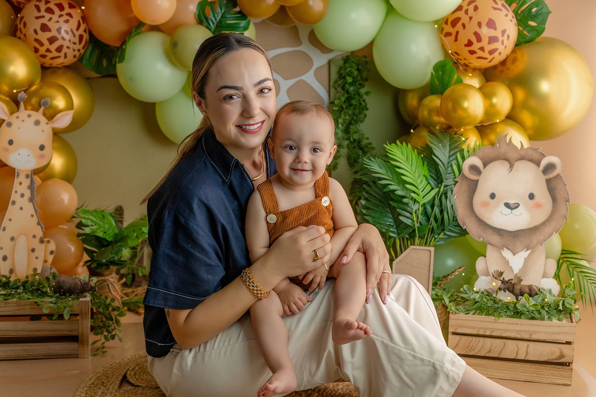 acompanhamento_smash_safari_smash_the_cake_safari_ensaio_bebe_safari_fotografia_infantil_tema_safari_bebe_animais_selva_primeiro_aniversario_smash_estudio_fotografico_luz_estudio_bebe_feliz_criancas_felizes_expressao_espontanea_momentos_unicos_amor_famili