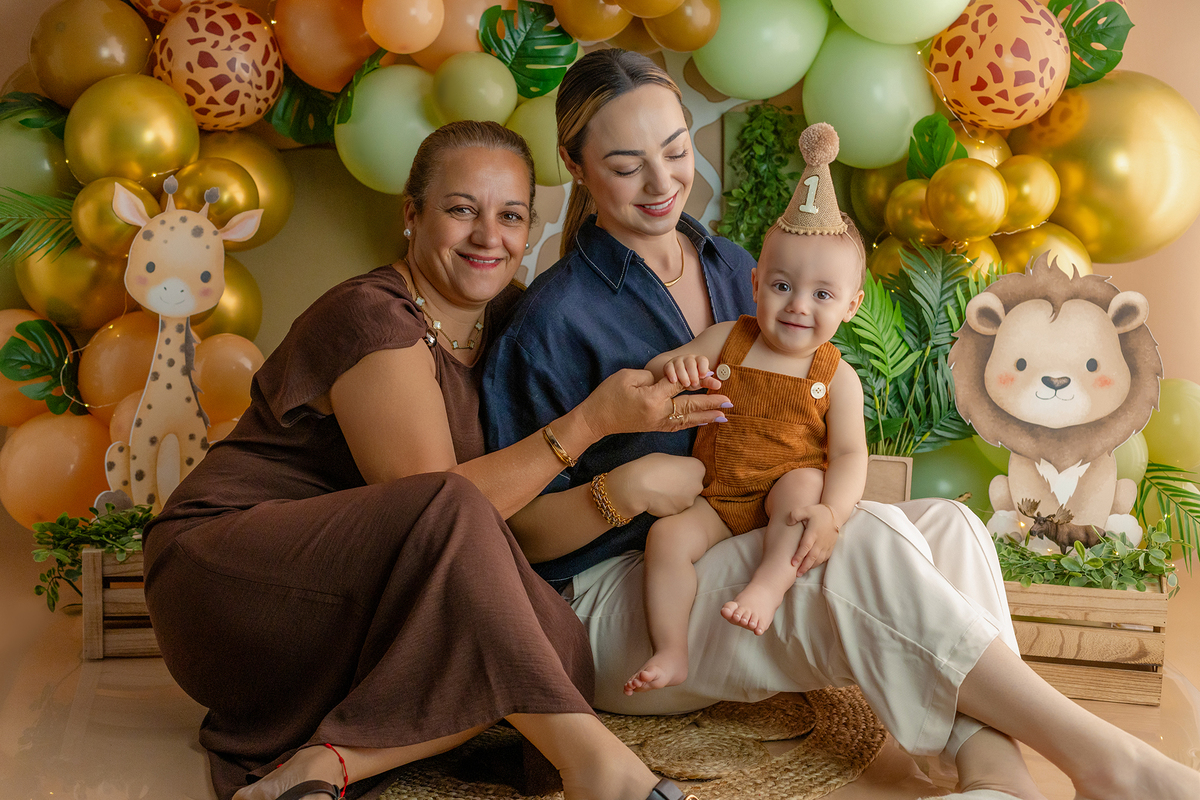 acompanhamento_smash_safari_smash_the_cake_safari_ensaio_bebe_safari_fotografia_infantil_tema_safari_bebe_animais_selva_primeiro_aniversario_smash_estudio_fotografico_luz_estudio_bebe_feliz_criancas_felizes_expressao_espontanea_momentos_unicos_amor_famili