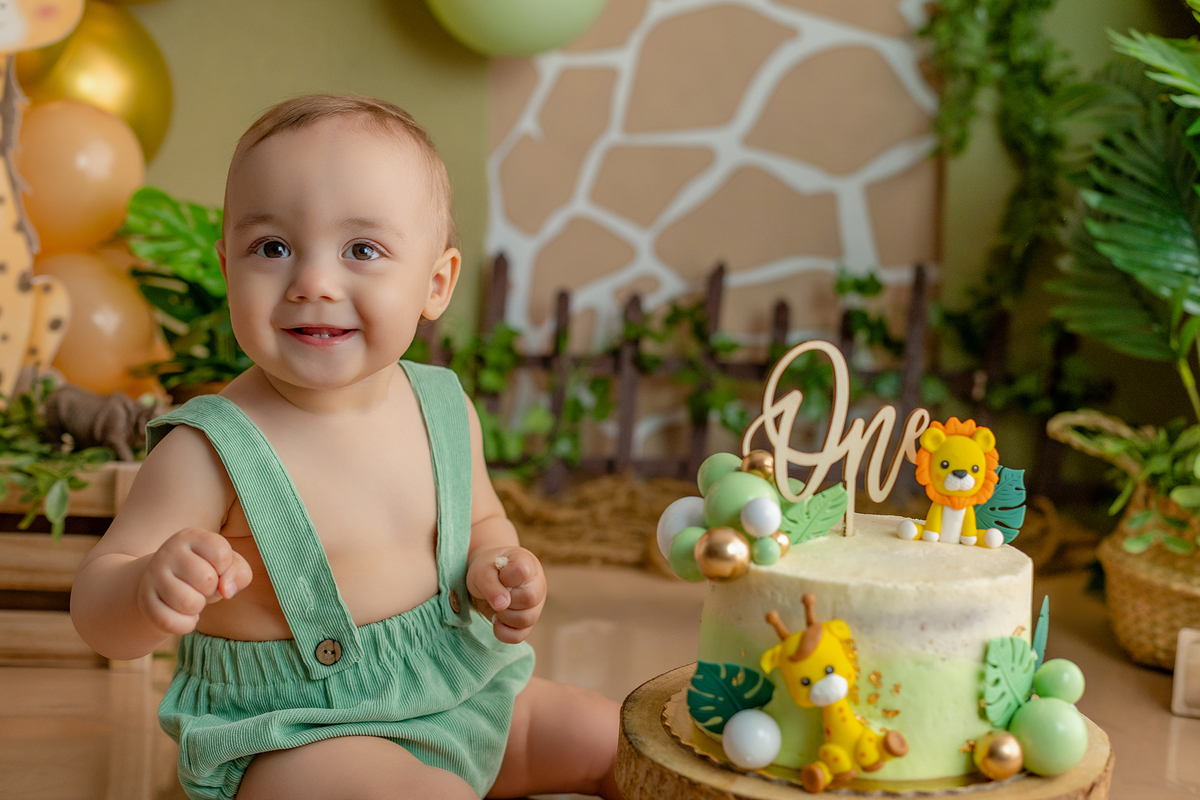 acompanhamento_smash_safari_smash_the_cake_safari_ensaio_bebe_safari_fotografia_infantil_tema_safari_bebe_animais_selva_primeiro_aniversario_smash_estudio_fotografico_luz_estudio_bebe_feliz_criancas_felizes_expressao_espontanea_momentos_unicos_amor_famili