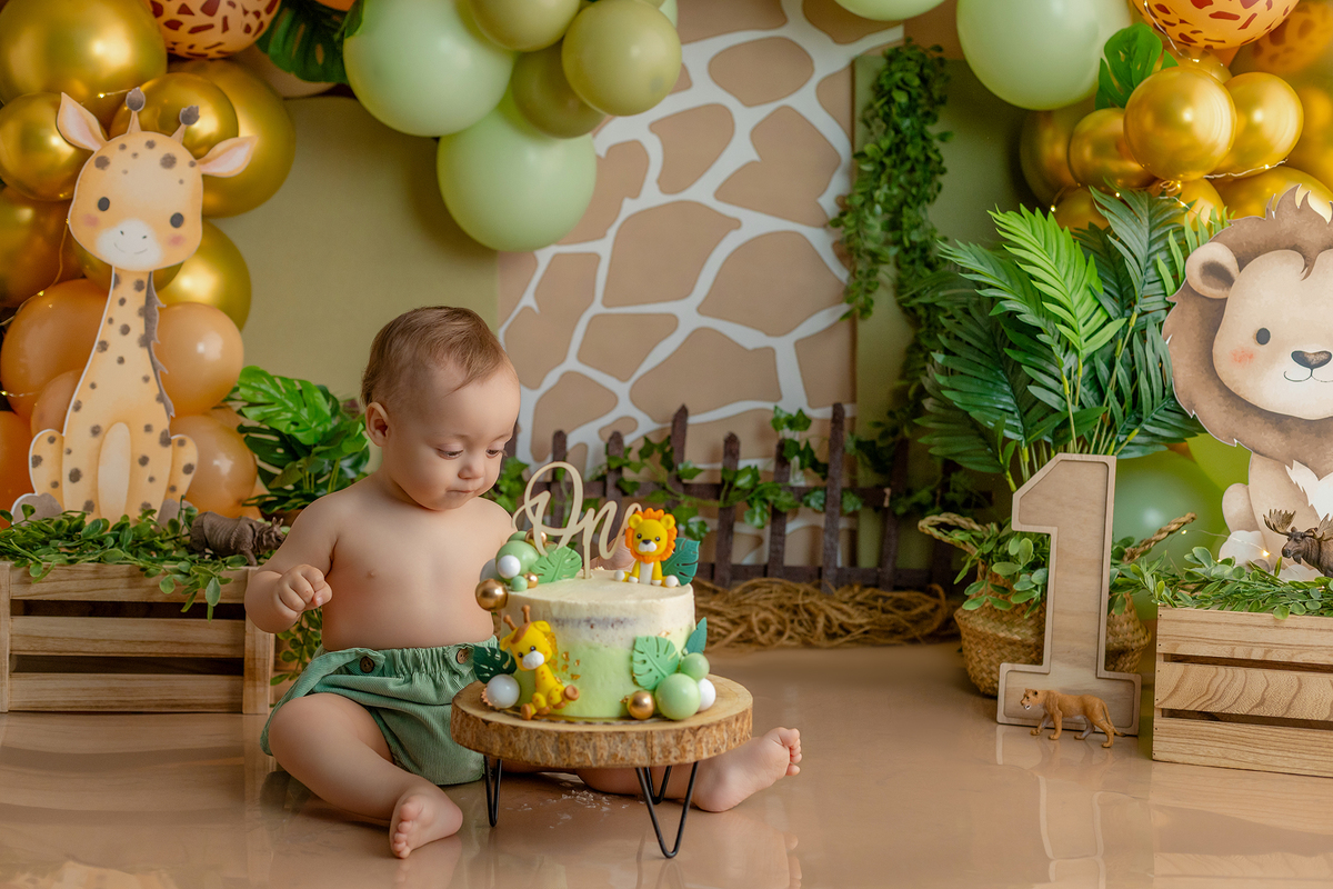 acompanhamento_smash_safari_smash_the_cake_safari_ensaio_bebe_safari_fotografia_infantil_tema_safari_bebe_animais_selva_primeiro_aniversario_smash_estudio_fotografico_luz_estudio_bebe_feliz_criancas_felizes_expressao_espontanea_momentos_unicos_amor_famili