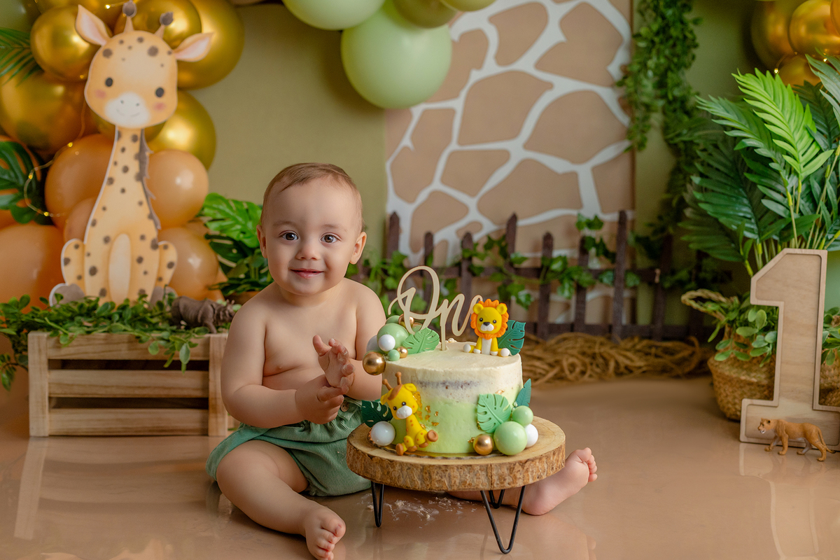 acompanhamento_smash_safari_smash_the_cake_safari_ensaio_bebe_safari_fotografia_infantil_tema_safari_bebe_animais_selva_primeiro_aniversario_smash_estudio_fotografico_luz_estudio_bebe_feliz_criancas_felizes_expressao_espontanea_momentos_unicos_amor_famili