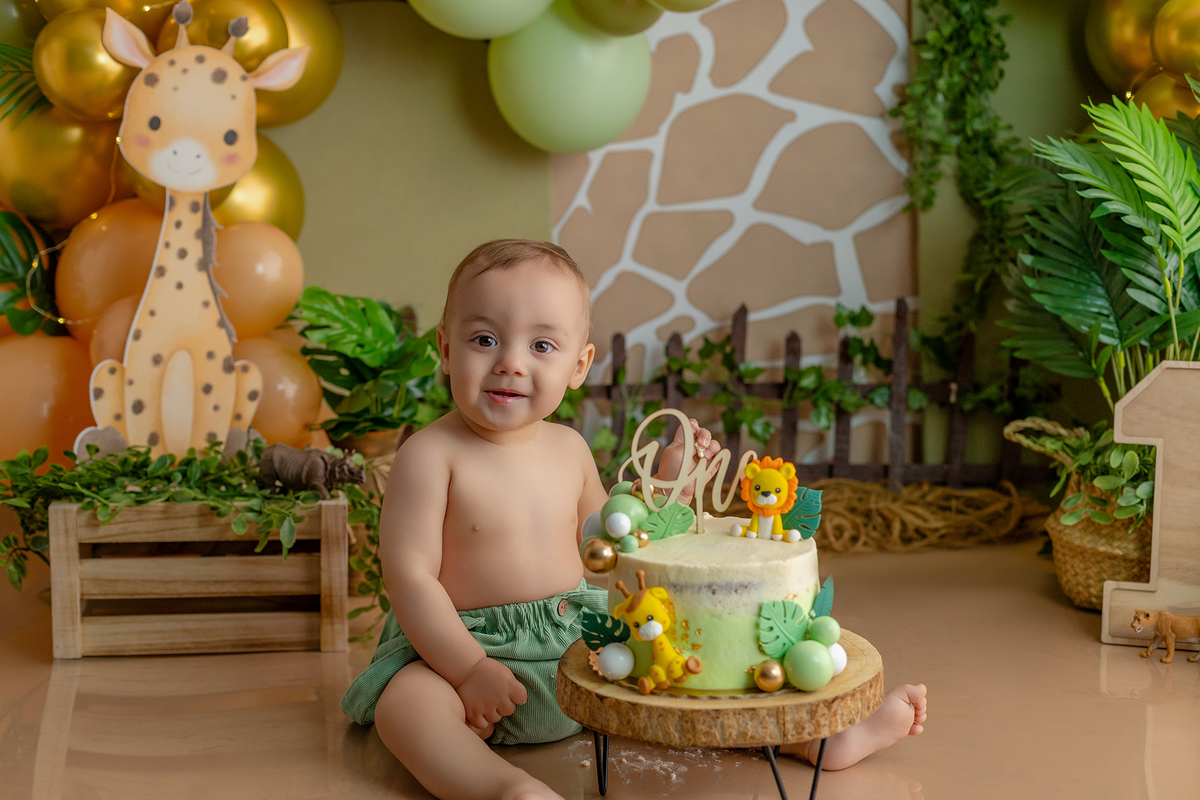 acompanhamento_smash_safari_smash_the_cake_safari_ensaio_bebe_safari_fotografia_infantil_tema_safari_bebe_animais_selva_primeiro_aniversario_smash_estudio_fotografico_luz_estudio_bebe_feliz_criancas_felizes_expressao_espontanea_momentos_unicos_amor_famili