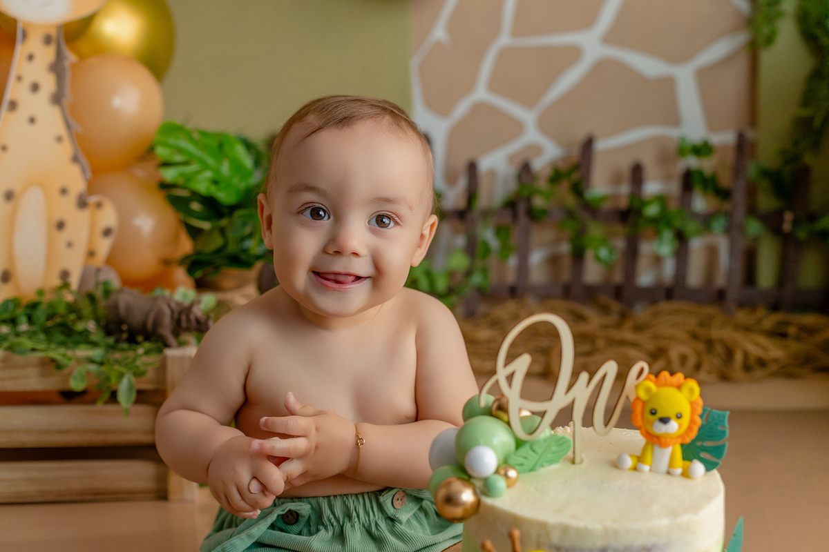 acompanhamento_smash_safari_smash_the_cake_safari_ensaio_bebe_safari_fotografia_infantil_tema_safari_bebe_animais_selva_primeiro_aniversario_smash_estudio_fotografico_luz_estudio_bebe_feliz_criancas_felizes_expressao_espontanea_momentos_unicos_amor_famili