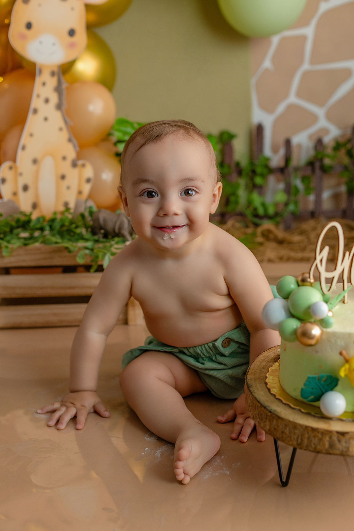 acompanhamento_smash_safari_smash_the_cake_safari_ensaio_bebe_safari_fotografia_infantil_tema_safari_bebe_animais_selva_primeiro_aniversario_smash_estudio_fotografico_luz_estudio_bebe_feliz_criancas_felizes_expressao_espontanea_momentos_unicos_amor_famili