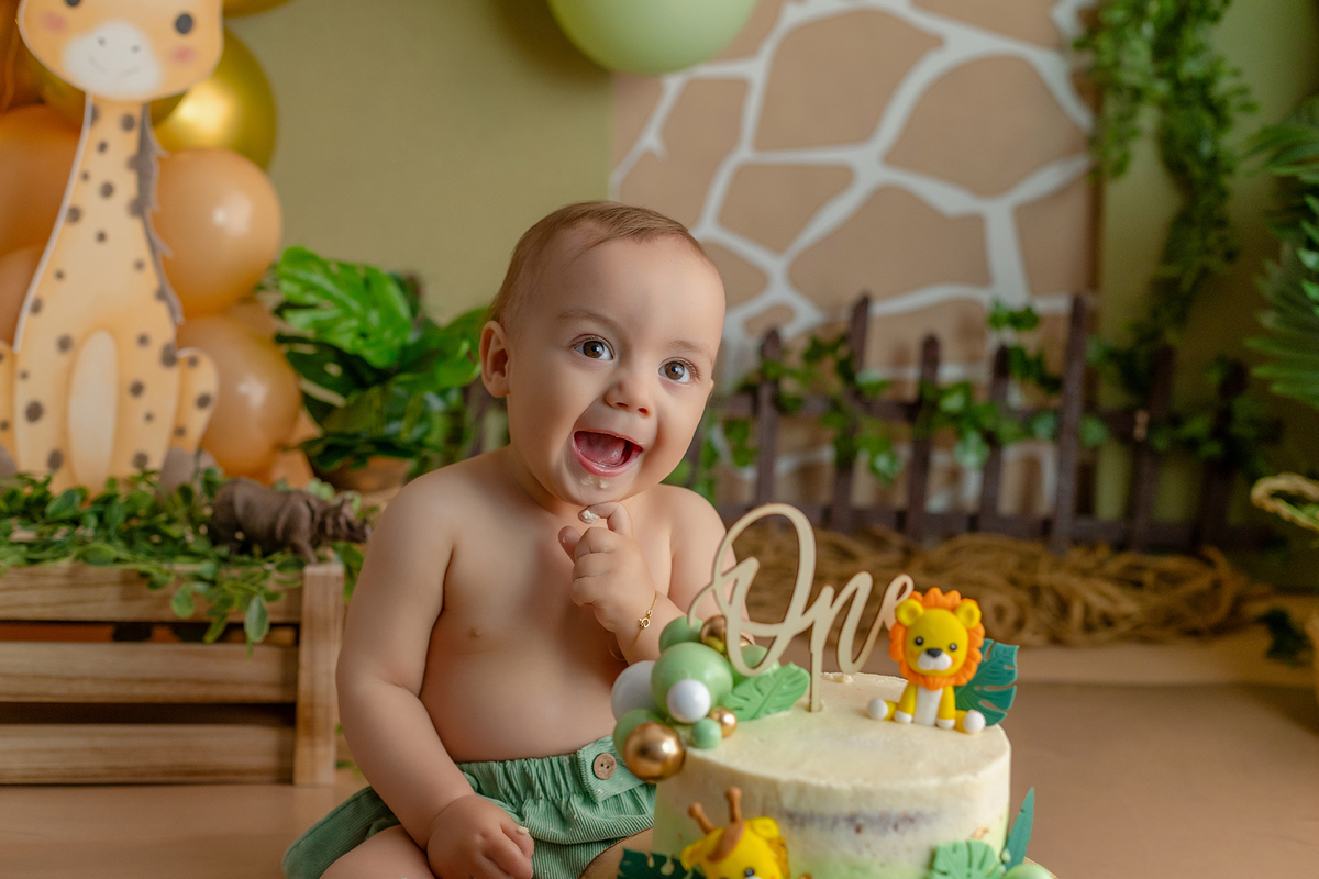acompanhamento_smash_safari_smash_the_cake_safari_ensaio_bebe_safari_fotografia_infantil_tema_safari_bebe_animais_selva_primeiro_aniversario_smash_estudio_fotografico_luz_estudio_bebe_feliz_criancas_felizes_expressao_espontanea_momentos_unicos_amor_famili