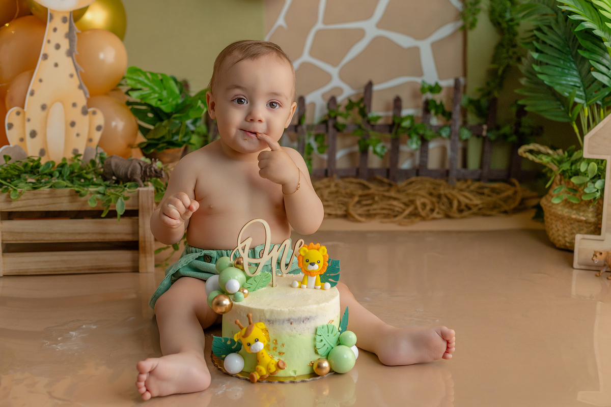 acompanhamento_smash_safari_smash_the_cake_safari_ensaio_bebe_safari_fotografia_infantil_tema_safari_bebe_animais_selva_primeiro_aniversario_smash_estudio_fotografico_luz_estudio_bebe_feliz_criancas_felizes_expressao_espontanea_momentos_unicos_amor_famili
