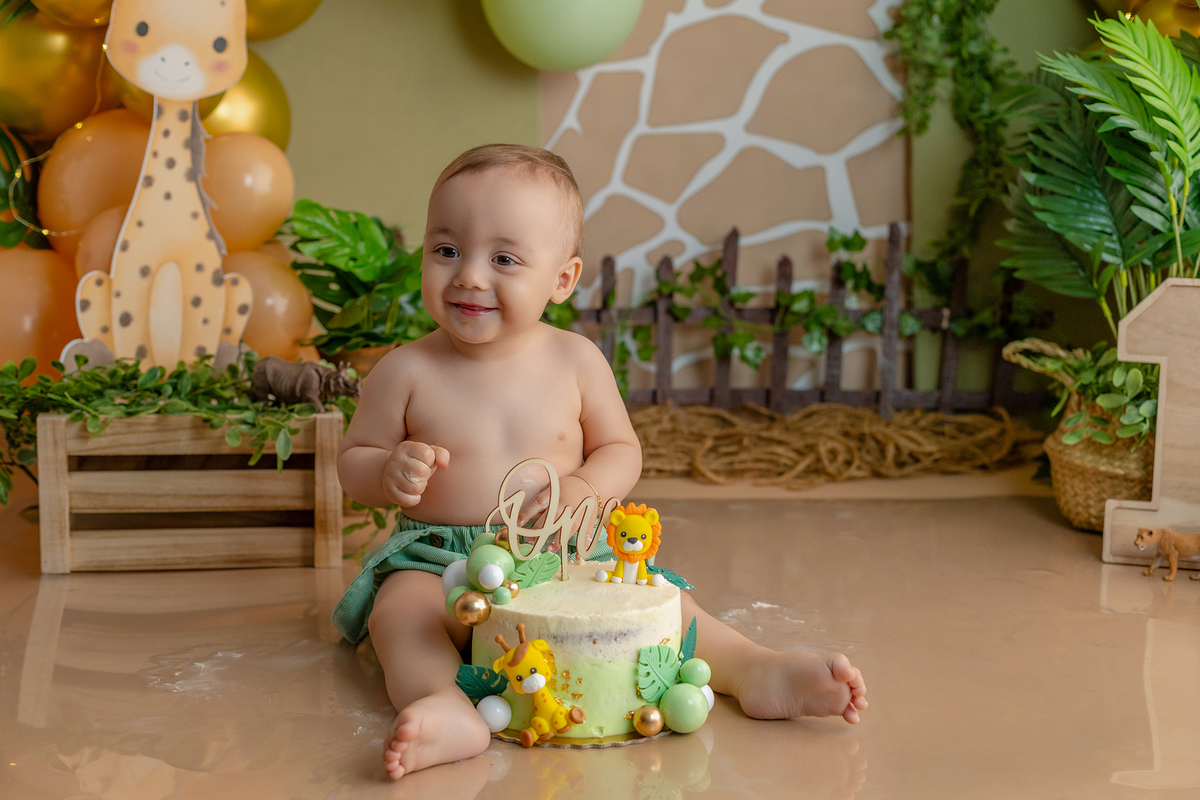 acompanhamento_smash_safari_smash_the_cake_safari_ensaio_bebe_safari_fotografia_infantil_tema_safari_bebe_animais_selva_primeiro_aniversario_smash_estudio_fotografico_luz_estudio_bebe_feliz_criancas_felizes_expressao_espontanea_momentos_unicos_amor_famili