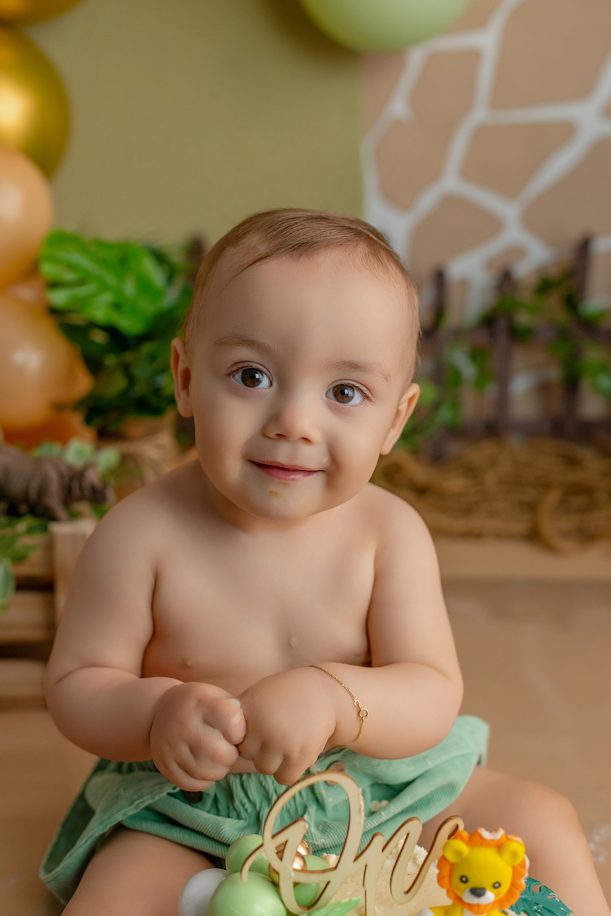 acompanhamento_smash_safari_smash_the_cake_safari_ensaio_bebe_safari_fotografia_infantil_tema_safari_bebe_animais_selva_primeiro_aniversario_smash_estudio_fotografico_luz_estudio_bebe_feliz_criancas_felizes_expressao_espontanea_momentos_unicos_amor_famili