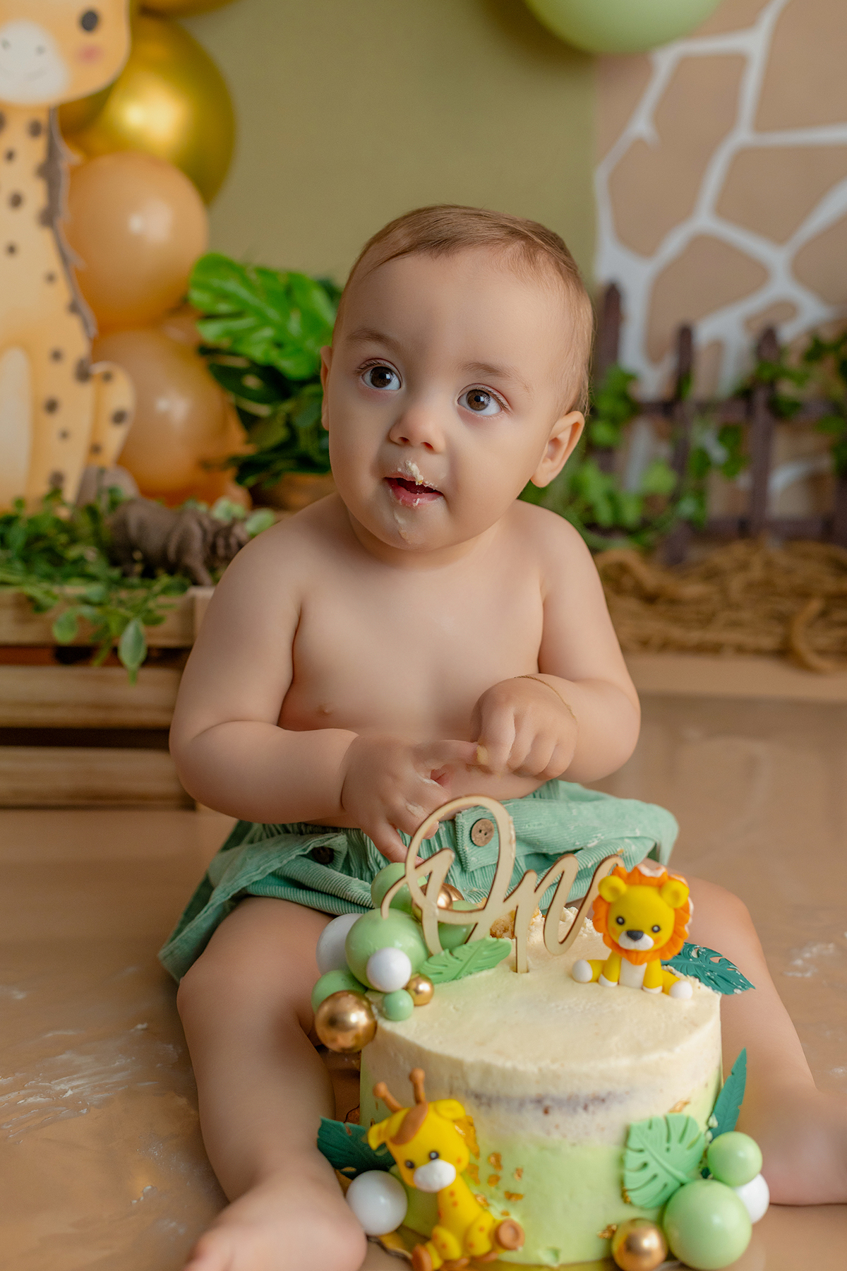 acompanhamento_smash_safari_smash_the_cake_safari_ensaio_bebe_safari_fotografia_infantil_tema_safari_bebe_animais_selva_primeiro_aniversario_smash_estudio_fotografico_luz_estudio_bebe_feliz_criancas_felizes_expressao_espontanea_momentos_unicos_amor_famili