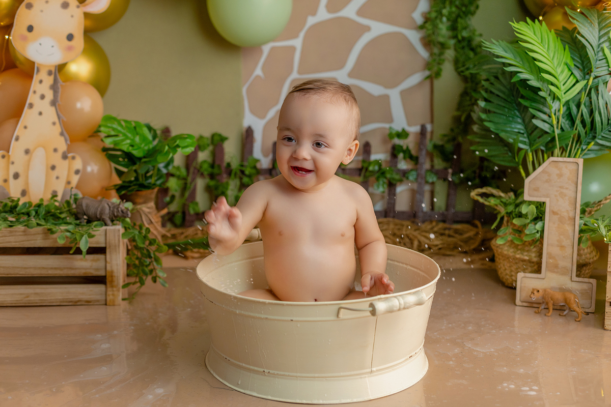 acompanhamento_smash_safari_smash_the_cake_safari_ensaio_bebe_safari_fotografia_infantil_tema_safari_bebe_animais_selva_primeiro_aniversario_smash_estudio_fotografico_luz_estudio_bebe_feliz_criancas_felizes_expressao_espontanea_momentos_unicos_amor_famili