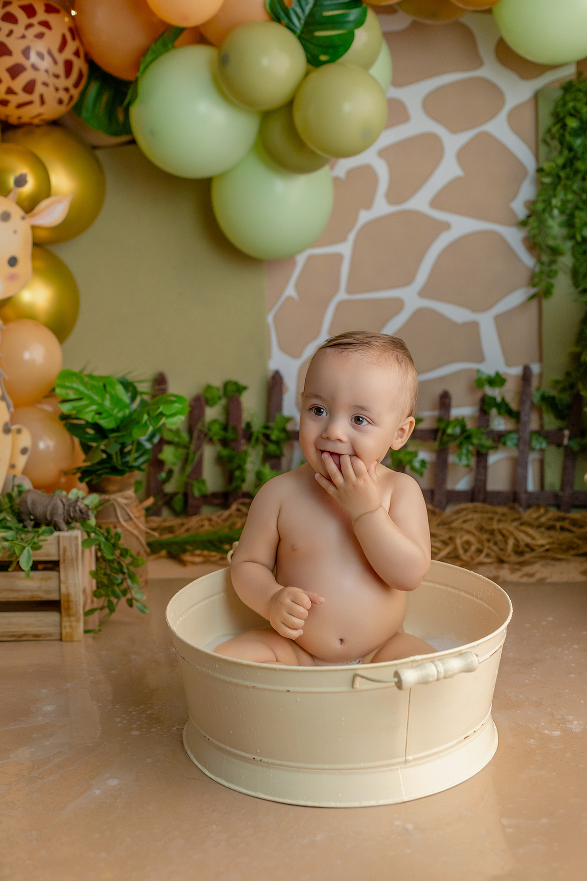 acompanhamento_smash_safari_smash_the_cake_safari_ensaio_bebe_safari_fotografia_infantil_tema_safari_bebe_animais_selva_primeiro_aniversario_smash_estudio_fotografico_luz_estudio_bebe_feliz_criancas_felizes_expressao_espontanea_momentos_unicos_amor_famili