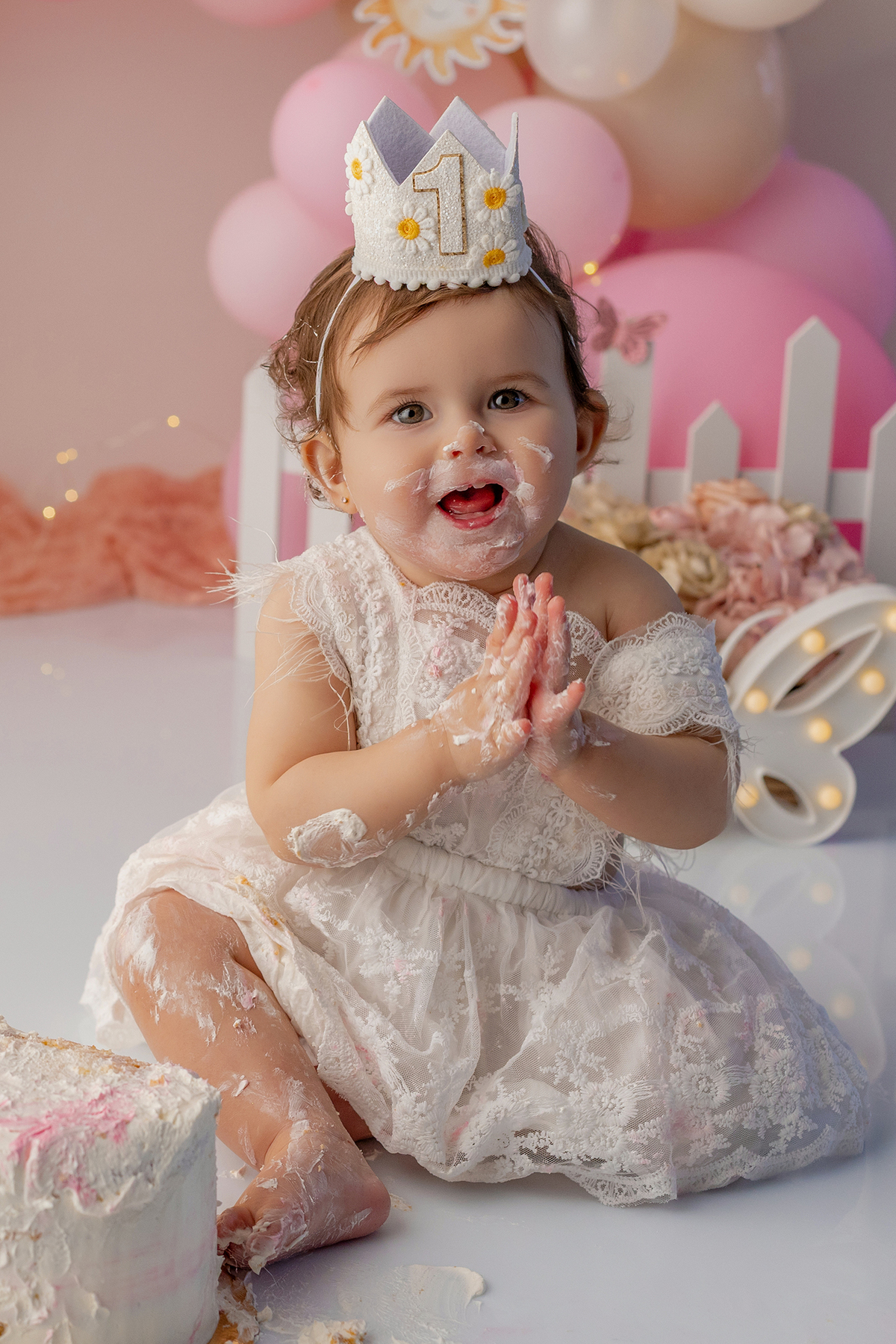 smash_menina_rosa_smash_the_cake_menina_rosa_ensaio_bebe_menina_fotografia_infantil_tema_rosa_bebe_feminino_primeiro_aniversario_smash_estudio_fotografico_luz_estudio_bebe_feliz_criancas_felizes_expressao_espontanea_momentos_unicos_amor_familia_bolo_smash