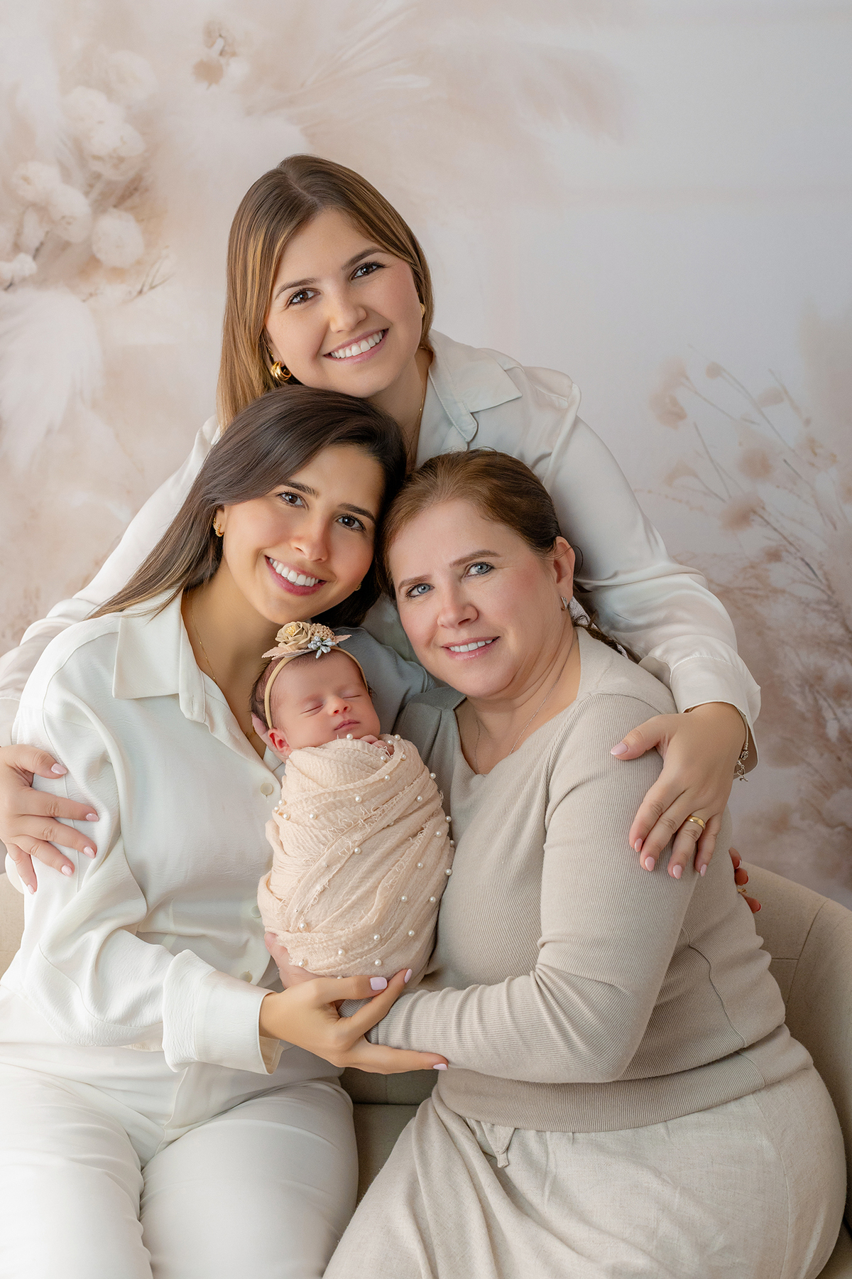 newborn_fotografia_newborn_ensaio_newborn_bebe_recem_nascido_fotografia_infantil_luz_natural_estudio_newborn_sessao_segura_conforto_bebe_primeiros_dias_vida_memorias_familia_bebe_dormindo_posados_suaves_detales_pezinhos_maozinhas_amor_familia_maternidade_