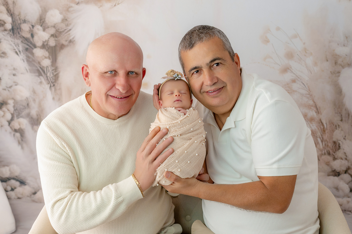 newborn_fotografia_newborn_ensaio_newborn_bebe_recem_nascido_fotografia_infantil_luz_natural_estudio_newborn_sessao_segura_conforto_bebe_primeiros_dias_vida_memorias_familia_bebe_dormindo_posados_suaves_detales_pezinhos_maozinhas_amor_familia_maternidade_