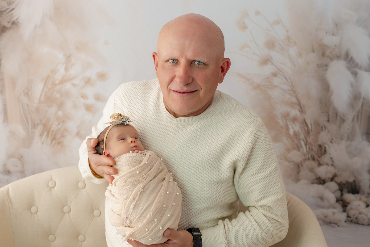newborn_fotografia_newborn_ensaio_newborn_bebe_recem_nascido_fotografia_infantil_luz_natural_estudio_newborn_sessao_segura_conforto_bebe_primeiros_dias_vida_memorias_familia_bebe_dormindo_posados_suaves_detales_pezinhos_maozinhas_amor_familia_maternidade_