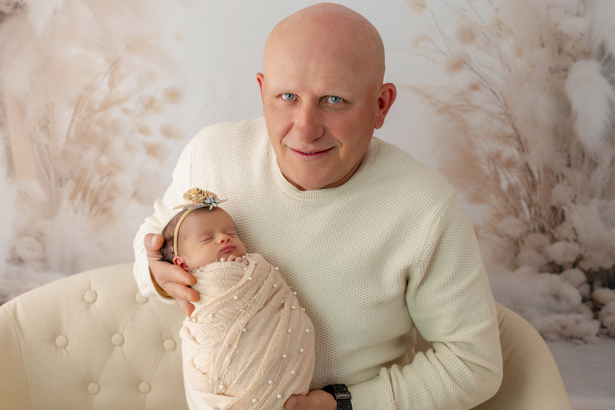 newborn_fotografia_newborn_ensaio_newborn_bebe_recem_nascido_fotografia_infantil_luz_natural_estudio_newborn_sessao_segura_conforto_bebe_primeiros_dias_vida_memorias_familia_bebe_dormindo_posados_suaves_detales_pezinhos_maozinhas_amor_familia_maternidade_