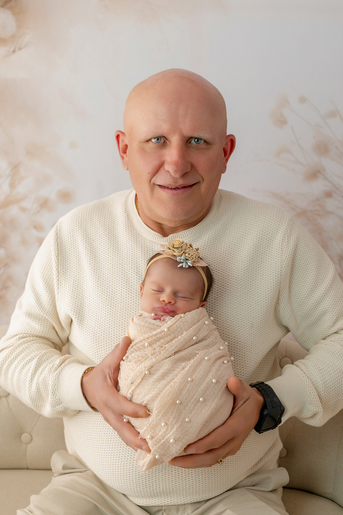 newborn_fotografia_newborn_ensaio_newborn_bebe_recem_nascido_fotografia_infantil_luz_natural_estudio_newborn_sessao_segura_conforto_bebe_primeiros_dias_vida_memorias_familia_bebe_dormindo_posados_suaves_detales_pezinhos_maozinhas_amor_familia_maternidade_