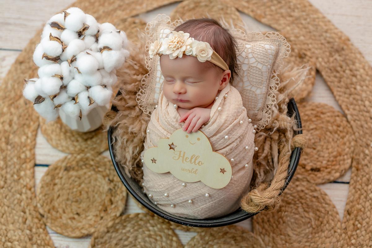 newborn_fotografia_newborn_ensaio_newborn_bebe_recem_nascido_fotografia_infantil_luz_natural_estudio_newborn_sessao_segura_conforto_bebe_primeiros_dias_vida_memorias_familia_bebe_dormindo_posados_suaves_detales_pezinhos_maozinhas_amor_familia_maternidade_